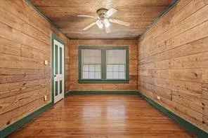 Single Family Residence For Sale in Van Zandt County , 708 E Pine Street, Edgewood, Texas 75117, 3 Bedroom, 2 Bathroom, Garage spaces, 1,599 Sqft, built in 1951, mls#21391320, Real Estate Agent in Edgewood, Homes For Sale in Van Zandt county, Homes For Sale in Edgewood, Realtor in Edgewood Texas, Real Estate Brokerage Independent Realty Texas, Luminita Cordes Realtor