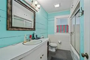 Single Family Residence For Sale in Van Zandt County , 708 E Pine Street, Edgewood, Texas 75117, 3 Bedroom, 2 Bathroom, Garage spaces, 1,599 Sqft, built in 1951, mls#21391320, Real Estate Agent in Edgewood, Homes For Sale in Van Zandt county, Homes For Sale in Edgewood, Realtor in Edgewood Texas, Real Estate Brokerage Independent Realty Texas, Luminita Cordes Realtor