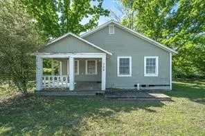 Single Family Residence For Sale in Van Zandt County , 708 E Pine Street, Edgewood, Texas 75117, 3 Bedroom, 2 Bathroom, Garage spaces, 1,599 Sqft, built in 1951, mls#21391320, Real Estate Agent in Edgewood, Homes For Sale in Van Zandt county, Homes For Sale in Edgewood, Realtor in Edgewood Texas, Real Estate Brokerage Independent Realty Texas, Luminita Cordes Realtor