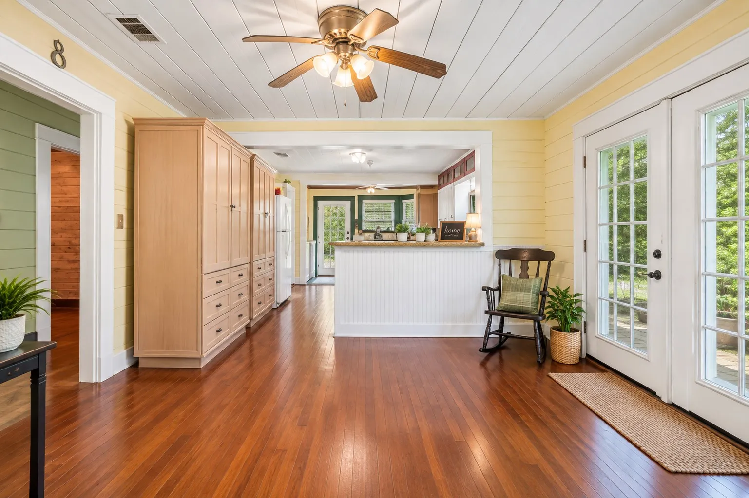Single Family Residence For Sale in Van Zandt County , 708 E Pine Street, Edgewood, Texas 75117, 3 Bedroom, 2 Bathroom, Garage spaces, 1,599 Sqft, built in 1951, mls#21391320, Real Estate Agent in Edgewood, Homes For Sale in Van Zandt county, Homes For Sale in Edgewood, Realtor in Edgewood Texas, Real Estate Brokerage Independent Realty Texas, Luminita Cordes Realtor