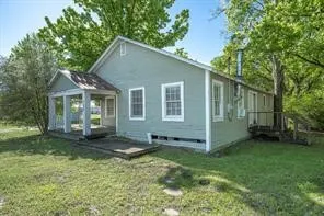 Single Family Residence For Sale in Van Zandt County , 708 E Pine Street, Edgewood, Texas 75117, 3 Bedroom, 2 Bathroom, Garage spaces, 1,599 Sqft, built in 1951, mls#21391320, Real Estate Agent in Edgewood, Homes For Sale in Van Zandt county, Homes For Sale in Edgewood, Realtor in Edgewood Texas, Real Estate Brokerage Independent Realty Texas, Luminita Cordes Realtor