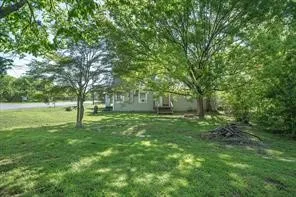 Single Family Residence For Sale in Van Zandt County , 708 E Pine Street, Edgewood, Texas 75117, 3 Bedroom, 2 Bathroom, Garage spaces, 1,599 Sqft, built in 1951, mls#21391320, Real Estate Agent in Edgewood, Homes For Sale in Van Zandt county, Homes For Sale in Edgewood, Realtor in Edgewood Texas, Real Estate Brokerage Independent Realty Texas, Luminita Cordes Realtor