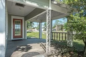Single Family Residence For Sale in Van Zandt County , 708 E Pine Street, Edgewood, Texas 75117, 3 Bedroom, 2 Bathroom, Garage spaces, 1,599 Sqft, built in 1951, mls#21391320, Real Estate Agent in Edgewood, Homes For Sale in Van Zandt county, Homes For Sale in Edgewood, Realtor in Edgewood Texas, Real Estate Brokerage Independent Realty Texas, Luminita Cordes Realtor