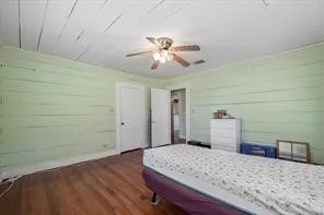 Single Family Residence For Sale in Van Zandt County , 708 E Pine Street, Edgewood, Texas 75117, 3 Bedroom, 2 Bathroom, Garage spaces, 1,599 Sqft, built in 1951, mls#21391320, Real Estate Agent in Edgewood, Homes For Sale in Van Zandt county, Homes For Sale in Edgewood, Realtor in Edgewood Texas, Real Estate Brokerage Independent Realty Texas, Luminita Cordes Realtor