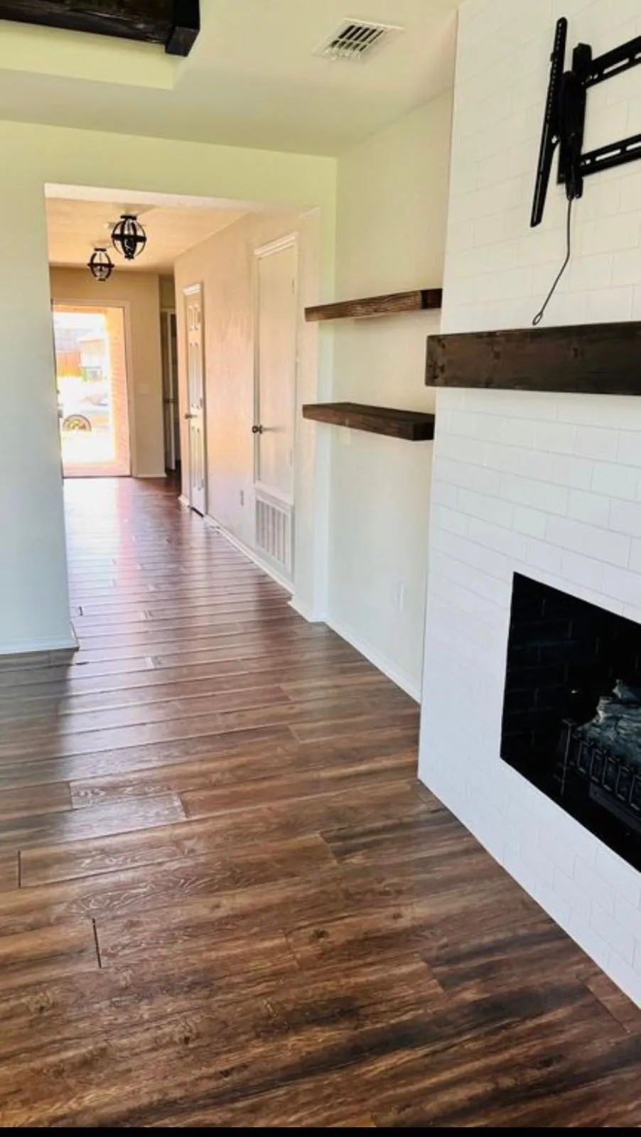 Single Family Residence For Rent in Denton County , 1709 Trace Drive, Aubrey, Texas 76227, 3 Bedroom, 2 Bathroom, 2 Garage spaces, 1,437 Sqft, built in 2018, mls#21391273, Real Estate Agent in Aubrey, Homes For Rent in Denton county, Homes For Rent in Aubrey, Realtor in Aubrey Texas, Real Estate Brokerage Independent Realty Texas, Luminita Cordes Realtor