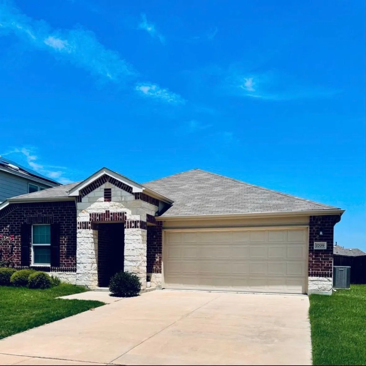 Single Family Residence For Rent