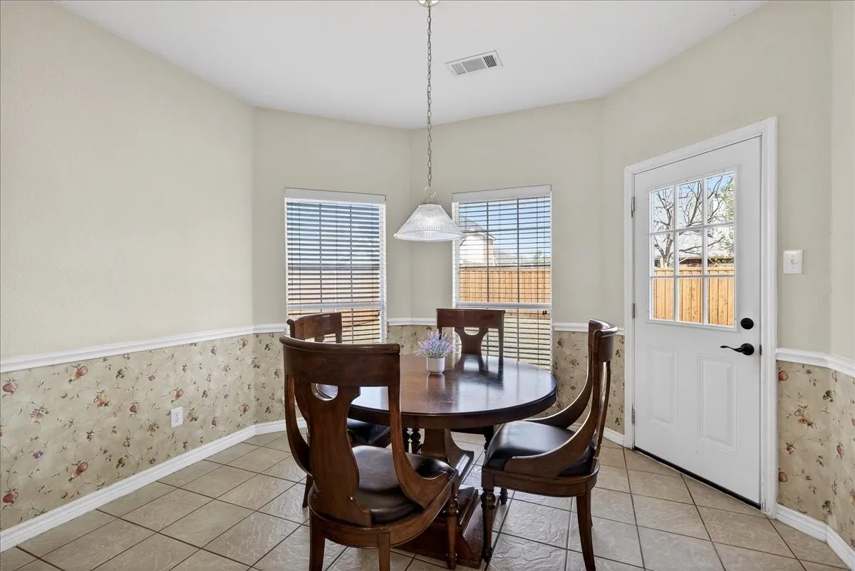 Cozy breakfast nook off of the kitchen