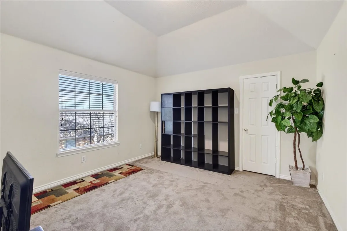 Another of the 5 bedrooms, all of them are so spacious, you need to see them to appreciate them.