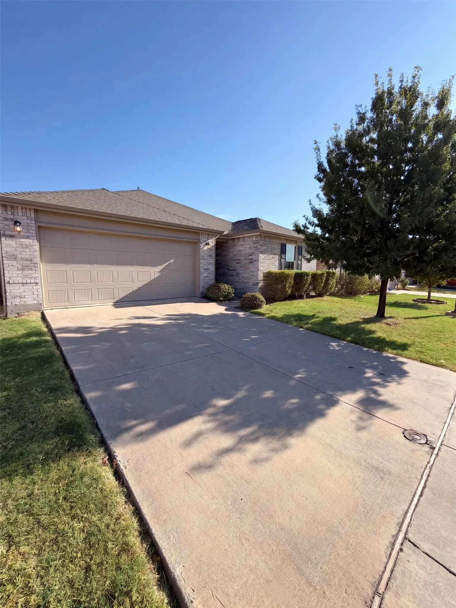 Single Family Residence For Sale in Denton County , 3029 Adrian Creek Drive, Little Elm, Texas 75068, 3 Bedroom, 2 Bathroom, 2 Garage spaces, 1,443 Sqft, built in 2016, mls#21391342, Real Estate Agent in Little Elm, Homes For Sale in Denton county, Homes For Sale in Little Elm, Realtor in Little Elm Texas, Real Estate Brokerage Independent Realty Texas, Luminita Cordes Realtor