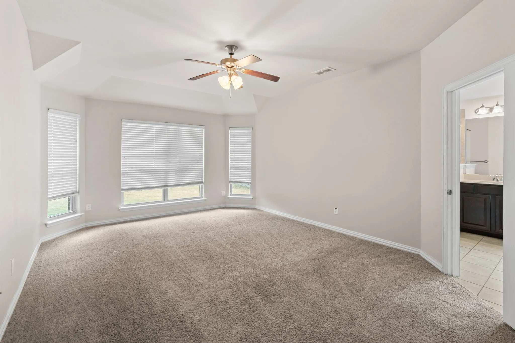 Single Family Residence For Rent in Denton County , 2640 Costa Mesa Drive, Little Elm, Texas 75068, 3 Bedroom, 2 Bathroom, 2 Garage spaces, 1,902 Sqft, built in 2013, mls#21385465, Real Estate Agent in Little Elm, Homes For Rent in Denton county, Homes For Rent in Little Elm, Realtor in Little Elm Texas, Real Estate Brokerage Independent Realty Texas, Luminita Cordes Realtor