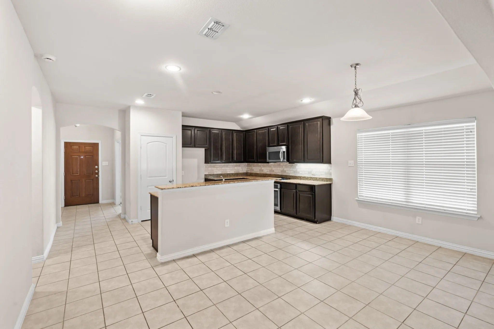 Single Family Residence For Rent in Denton County , 2640 Costa Mesa Drive, Little Elm, Texas 75068, 3 Bedroom, 2 Bathroom, 2 Garage spaces, 1,902 Sqft, built in 2013, mls#21385465, Real Estate Agent in Little Elm, Homes For Rent in Denton county, Homes For Rent in Little Elm, Realtor in Little Elm Texas, Real Estate Brokerage Independent Realty Texas, Luminita Cordes Realtor