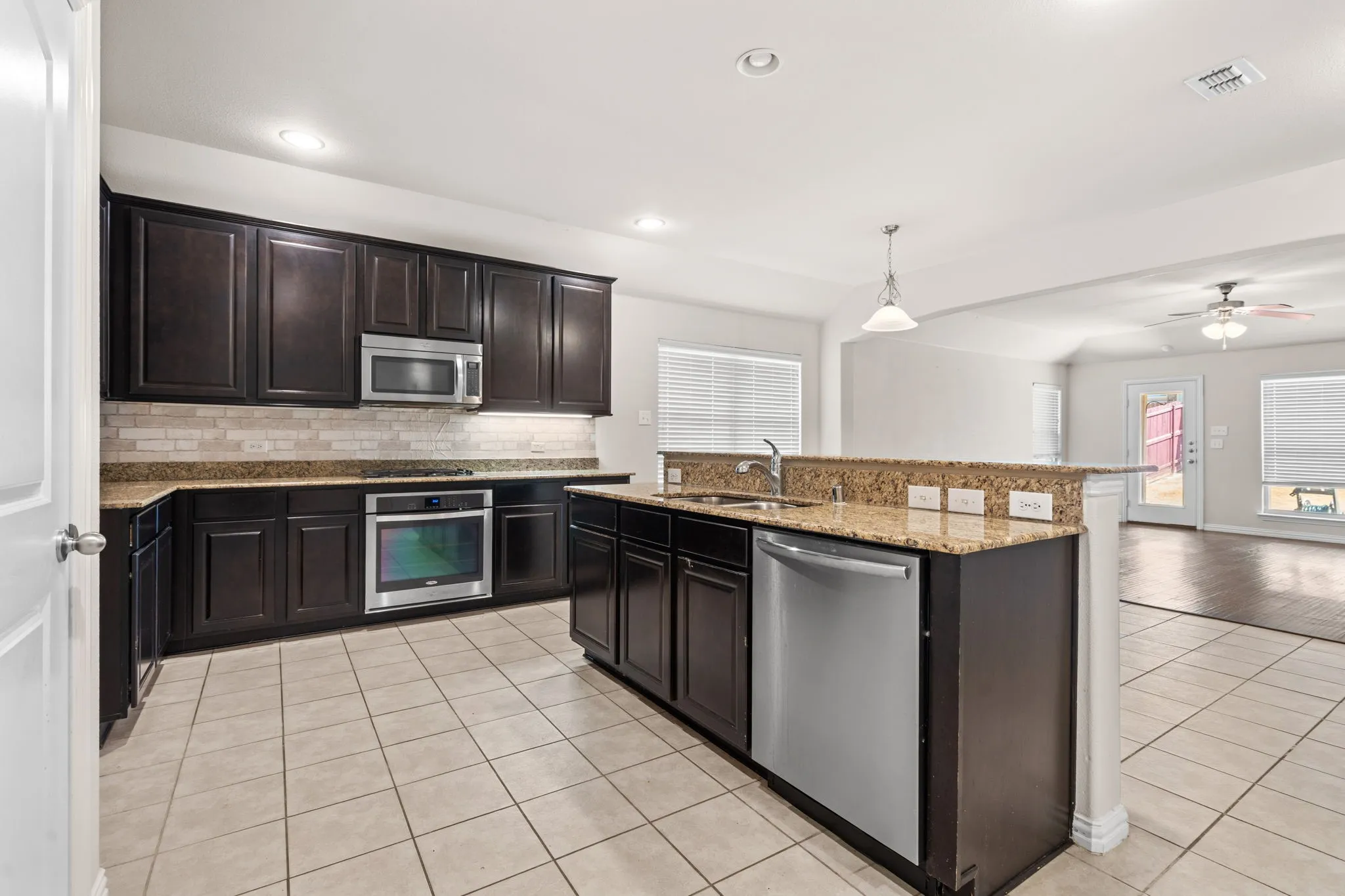 Single Family Residence For Rent in Denton County , 2640 Costa Mesa Drive, Little Elm, Texas 75068, 3 Bedroom, 2 Bathroom, 2 Garage spaces, 1,902 Sqft, built in 2013, mls#21385465, Real Estate Agent in Little Elm, Homes For Rent in Denton county, Homes For Rent in Little Elm, Realtor in Little Elm Texas, Real Estate Brokerage Independent Realty Texas, Luminita Cordes Realtor
