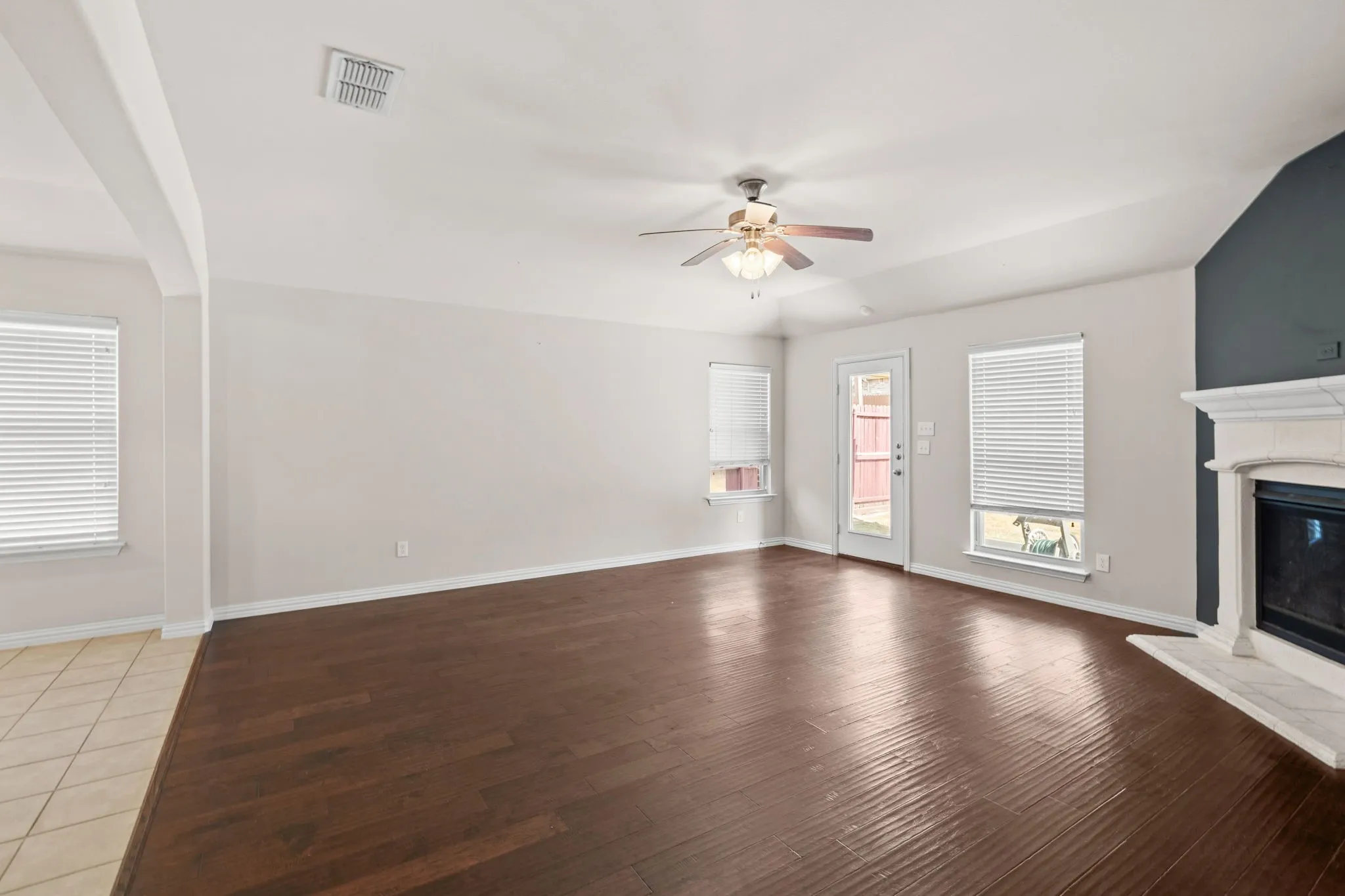 Single Family Residence For Rent in Denton County , 2640 Costa Mesa Drive, Little Elm, Texas 75068, 3 Bedroom, 2 Bathroom, 2 Garage spaces, 1,902 Sqft, built in 2013, mls#21385465, Real Estate Agent in Little Elm, Homes For Rent in Denton county, Homes For Rent in Little Elm, Realtor in Little Elm Texas, Real Estate Brokerage Independent Realty Texas, Luminita Cordes Realtor
