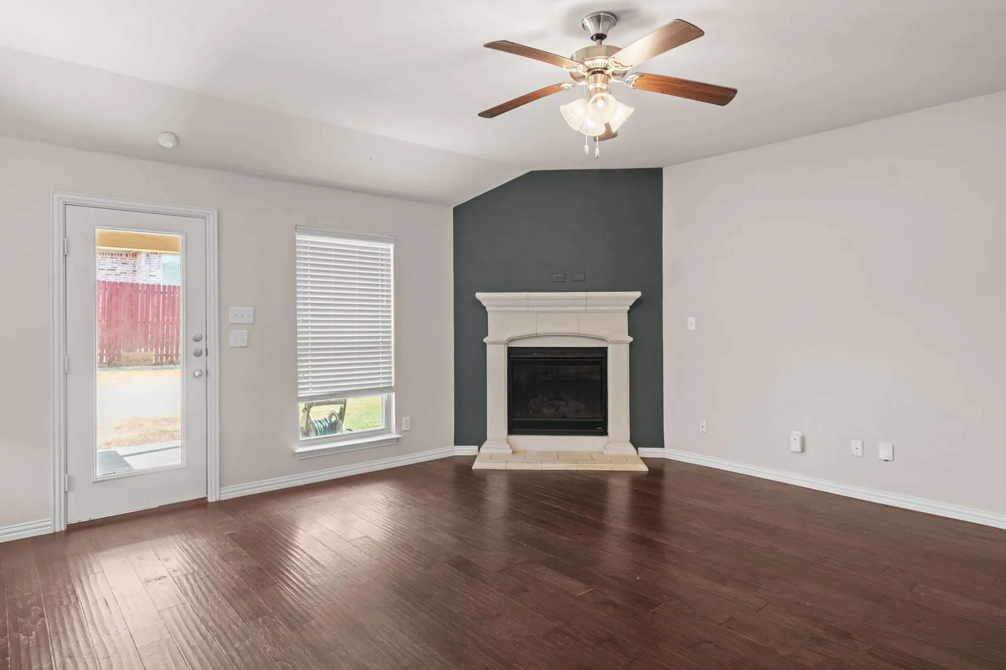 Single Family Residence For Rent in Denton County , 2640 Costa Mesa Drive, Little Elm, Texas 75068, 3 Bedroom, 2 Bathroom, 2 Garage spaces, 1,902 Sqft, built in 2013, mls#21385465, Real Estate Agent in Little Elm, Homes For Rent in Denton county, Homes For Rent in Little Elm, Realtor in Little Elm Texas, Real Estate Brokerage Independent Realty Texas, Luminita Cordes Realtor