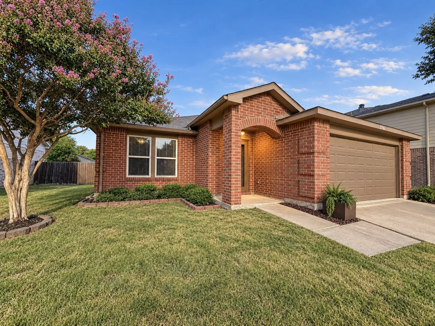 Single Family Residence For Sale in Denton County , 2708 Vasey Oak Drive, Little Elm, Texas 75068, 3 Bedroom, 2 Bathroom, 2 Garage spaces, 1,892 Sqft, built in 2002, mls#21391341, Real Estate Agent in Little Elm, Homes For Sale in Denton county, Homes For Sale in Little Elm, Realtor in Little Elm Texas, Real Estate Brokerage Independent Realty Texas, Luminita Cordes Realtor