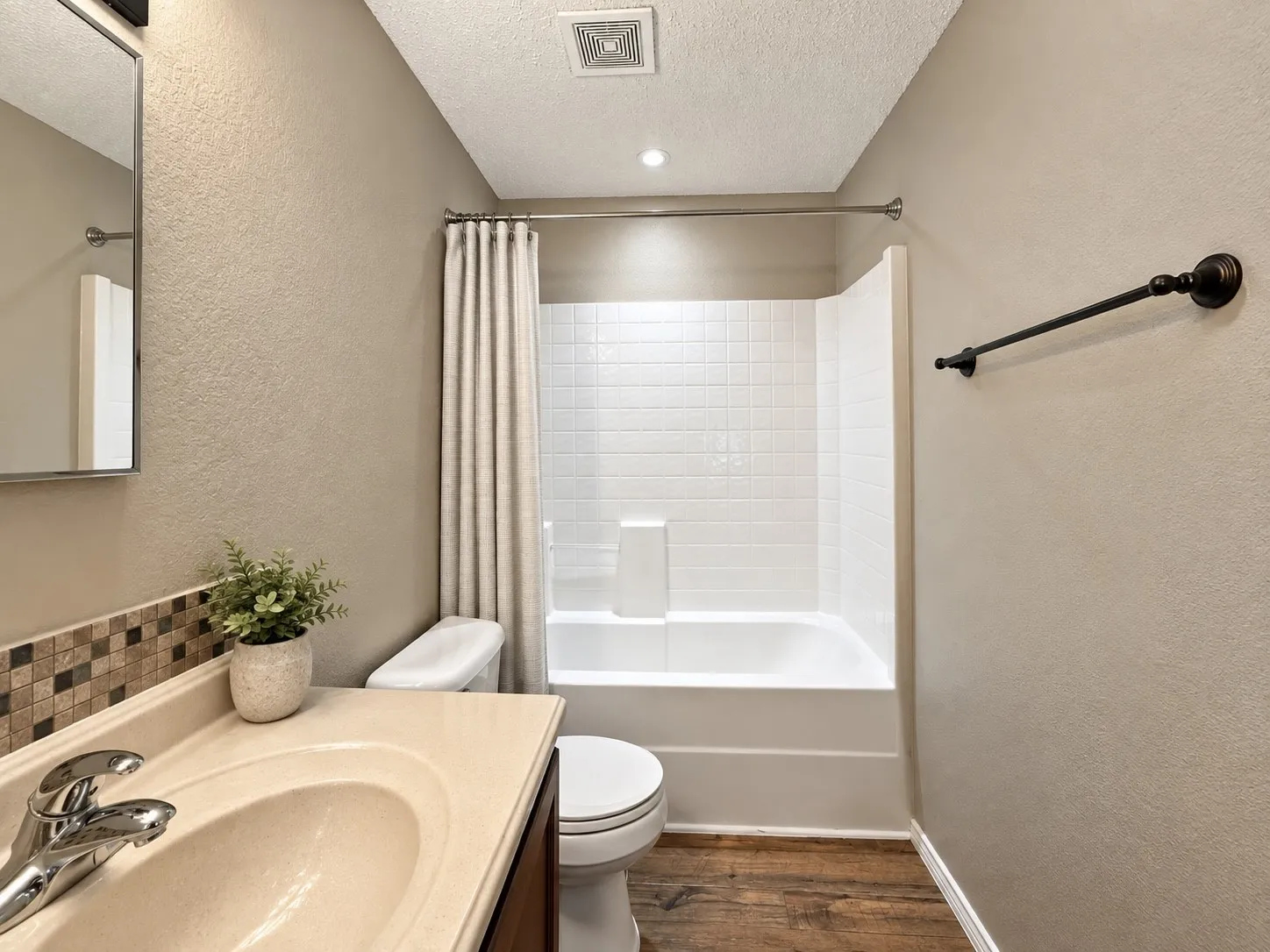 Single Family Residence For Sale in Denton County , 2708 Vasey Oak Drive, Little Elm, Texas 75068, 3 Bedroom, 2 Bathroom, 2 Garage spaces, 1,892 Sqft, built in 2002, mls#21391341, Real Estate Agent in Little Elm, Homes For Sale in Denton county, Homes For Sale in Little Elm, Realtor in Little Elm Texas, Real Estate Brokerage Independent Realty Texas, Luminita Cordes Realtor