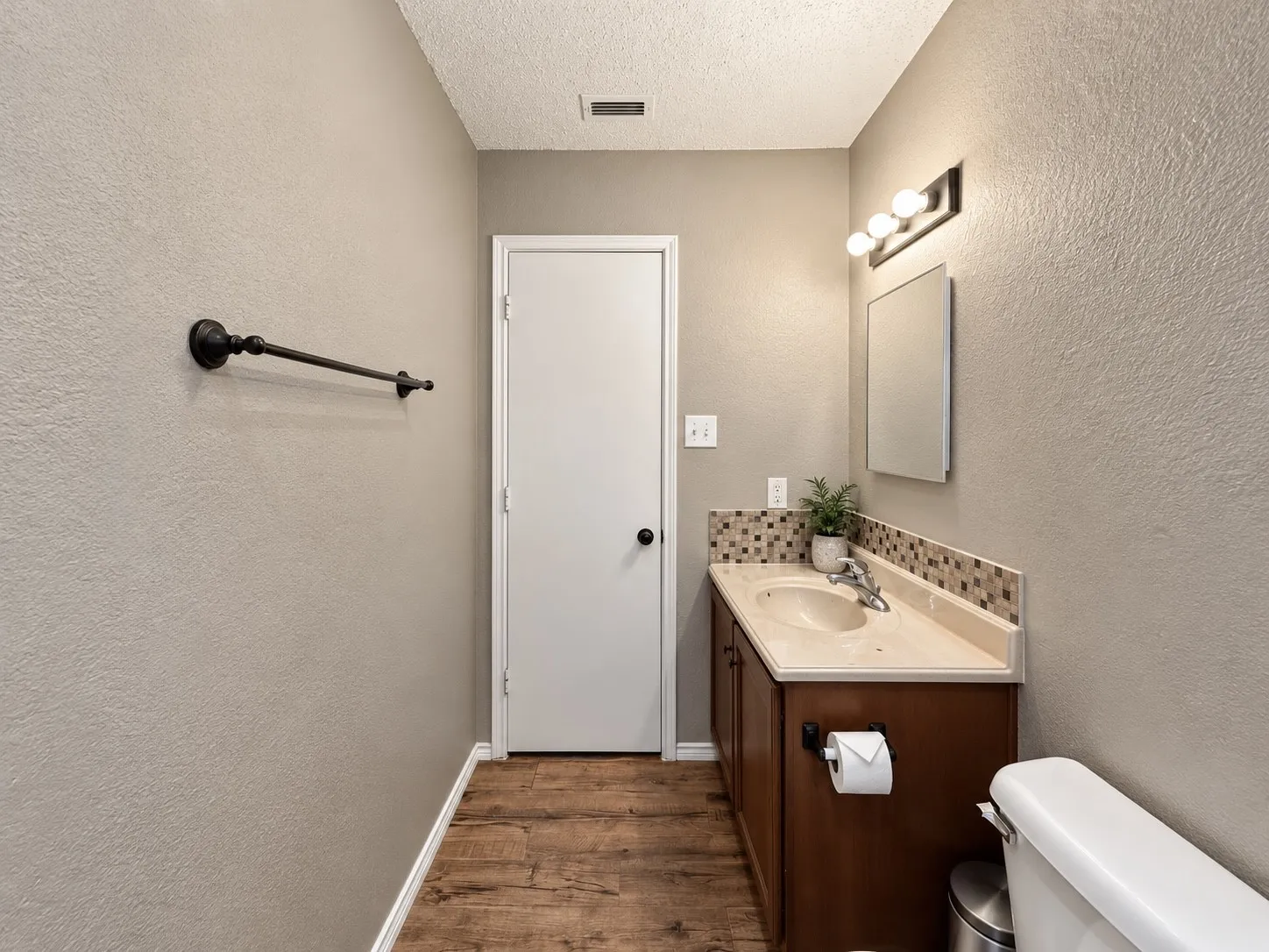 Single Family Residence For Sale in Denton County , 2708 Vasey Oak Drive, Little Elm, Texas 75068, 3 Bedroom, 2 Bathroom, 2 Garage spaces, 1,892 Sqft, built in 2002, mls#21391341, Real Estate Agent in Little Elm, Homes For Sale in Denton county, Homes For Sale in Little Elm, Realtor in Little Elm Texas, Real Estate Brokerage Independent Realty Texas, Luminita Cordes Realtor