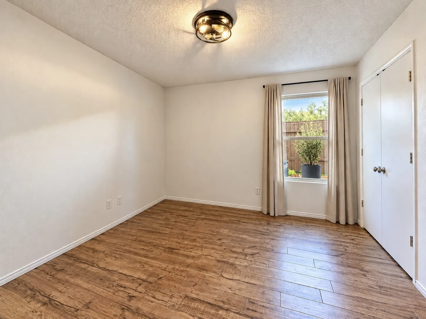 Single Family Residence For Sale in Denton County , 2708 Vasey Oak Drive, Little Elm, Texas 75068, 3 Bedroom, 2 Bathroom, 2 Garage spaces, 1,892 Sqft, built in 2002, mls#21391341, Real Estate Agent in Little Elm, Homes For Sale in Denton county, Homes For Sale in Little Elm, Realtor in Little Elm Texas, Real Estate Brokerage Independent Realty Texas, Luminita Cordes Realtor