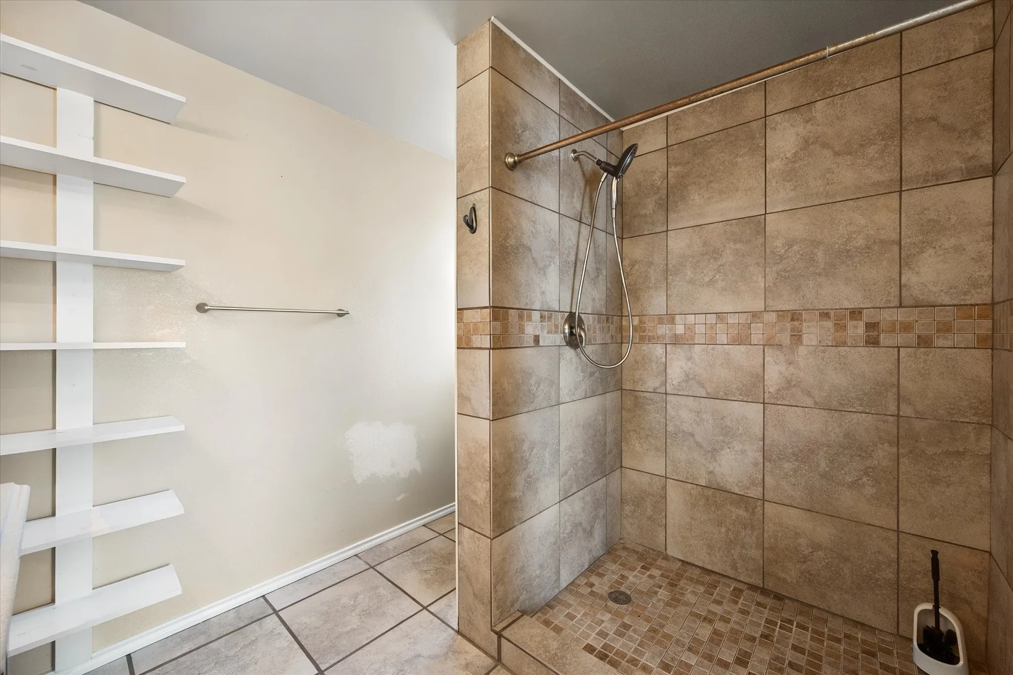 Single Family Residence For Sale in Tarrant County , 7 Mills Court, Mansfield, Texas 76063, 3 Bedroom, 2 Bathroom, 2 Garage spaces, 1,777 Sqft, built in 1989, mls#21389722, Real Estate Agent in Mansfield, Homes For Sale in Tarrant county, Homes For Sale in Mansfield, Realtor in Mansfield Texas, Real Estate Brokerage Independent Realty Texas, Luminita Cordes Realtor