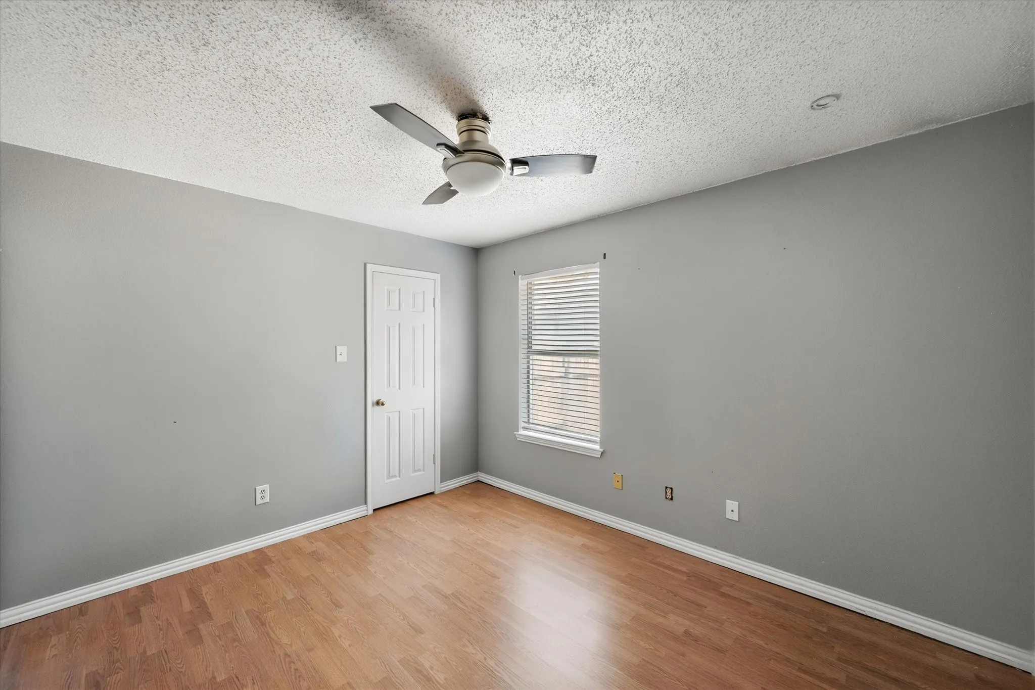 Single Family Residence For Sale in Tarrant County , 7 Mills Court, Mansfield, Texas 76063, 3 Bedroom, 2 Bathroom, 2 Garage spaces, 1,777 Sqft, built in 1989, mls#21389722, Real Estate Agent in Mansfield, Homes For Sale in Tarrant county, Homes For Sale in Mansfield, Realtor in Mansfield Texas, Real Estate Brokerage Independent Realty Texas, Luminita Cordes Realtor