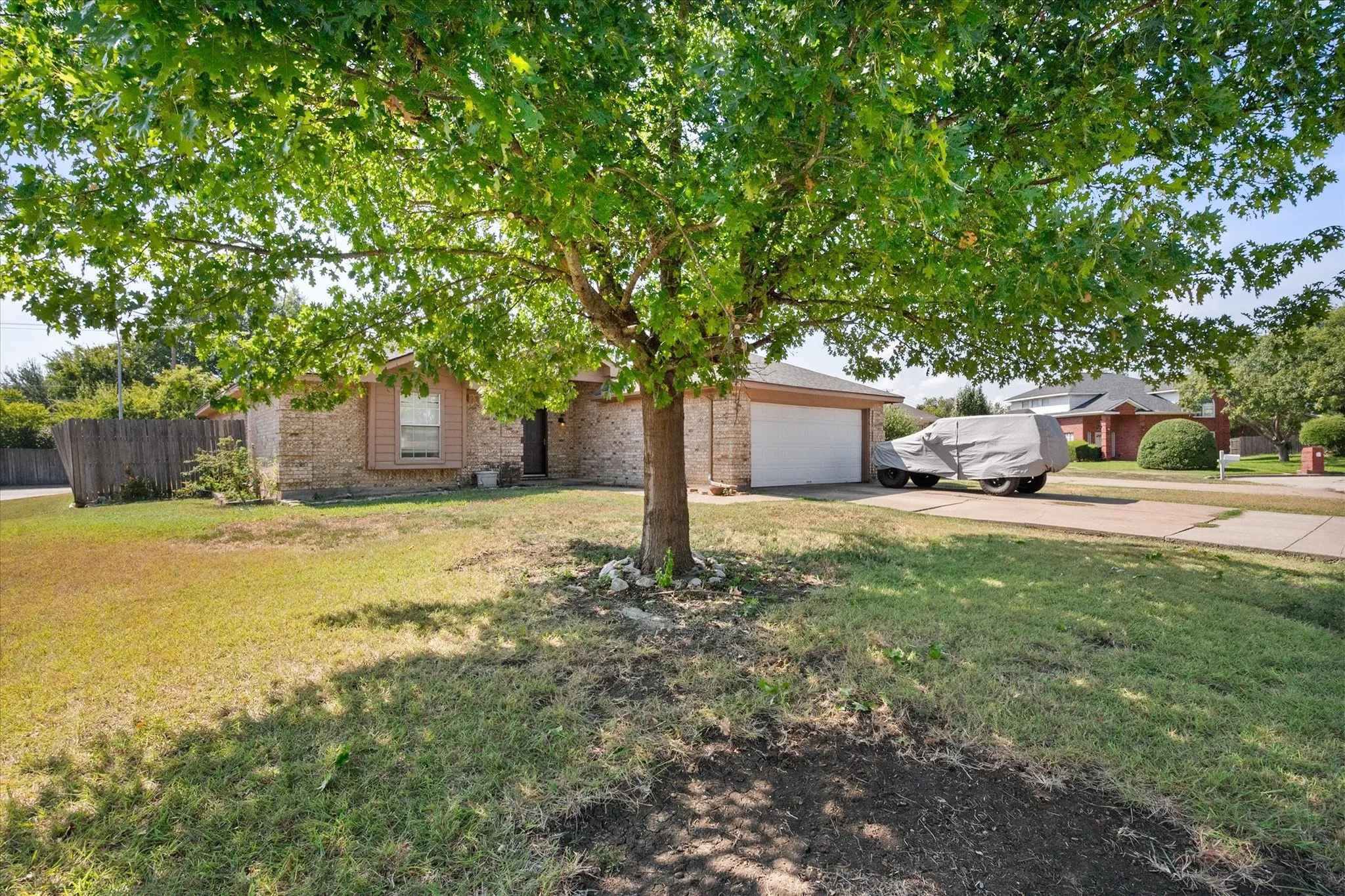 Single Family Residence For Sale in Tarrant County , 7 Mills Court, Mansfield, Texas 76063, 3 Bedroom, 2 Bathroom, 2 Garage spaces, 1,777 Sqft, built in 1989, mls#21389722, Real Estate Agent in Mansfield, Homes For Sale in Tarrant county, Homes For Sale in Mansfield, Realtor in Mansfield Texas, Real Estate Brokerage Independent Realty Texas, Luminita Cordes Realtor