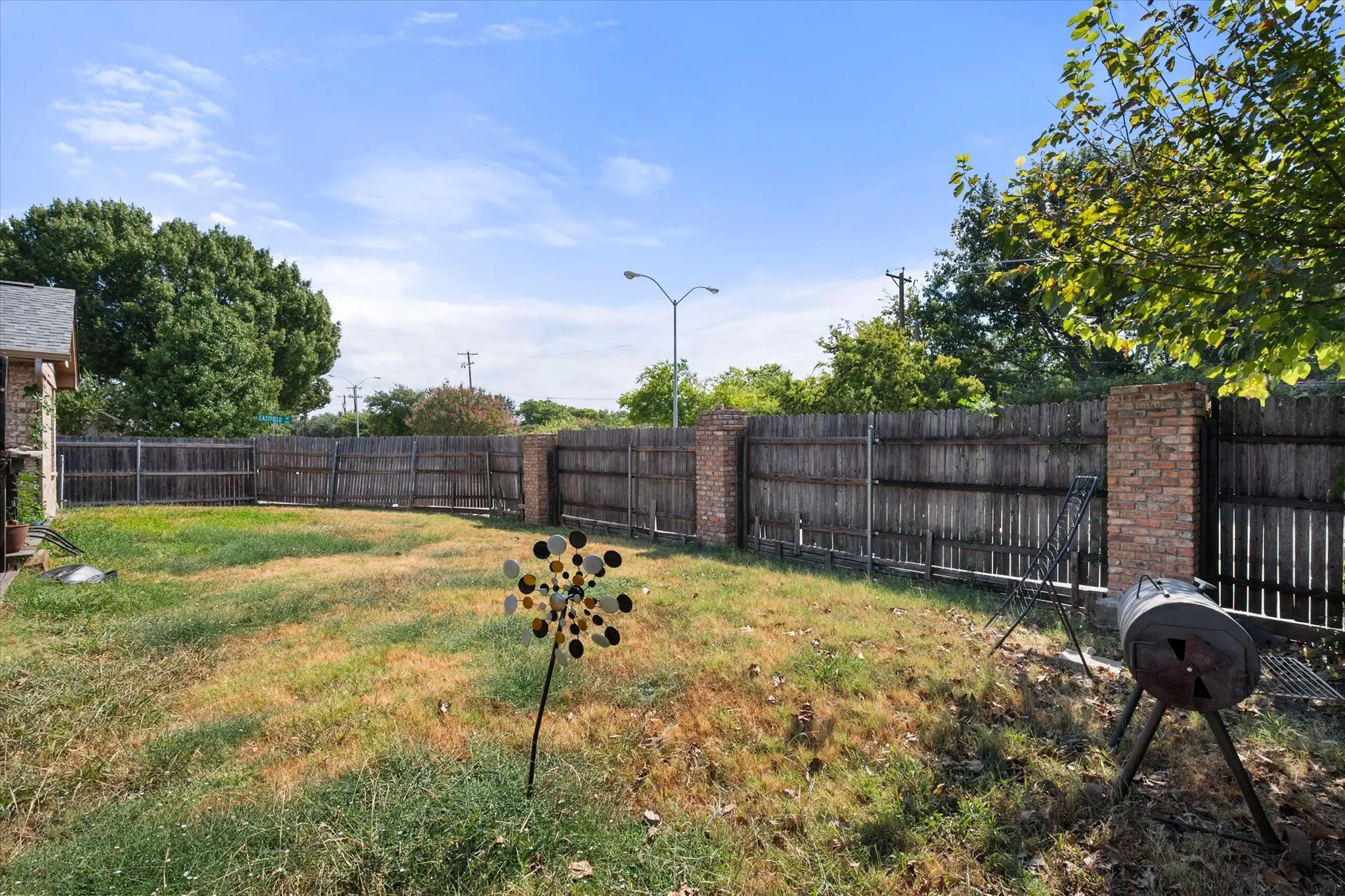 Single Family Residence For Sale in Tarrant County , 7 Mills Court, Mansfield, Texas 76063, 3 Bedroom, 2 Bathroom, 2 Garage spaces, 1,777 Sqft, built in 1989, mls#21389722, Real Estate Agent in Mansfield, Homes For Sale in Tarrant county, Homes For Sale in Mansfield, Realtor in Mansfield Texas, Real Estate Brokerage Independent Realty Texas, Luminita Cordes Realtor