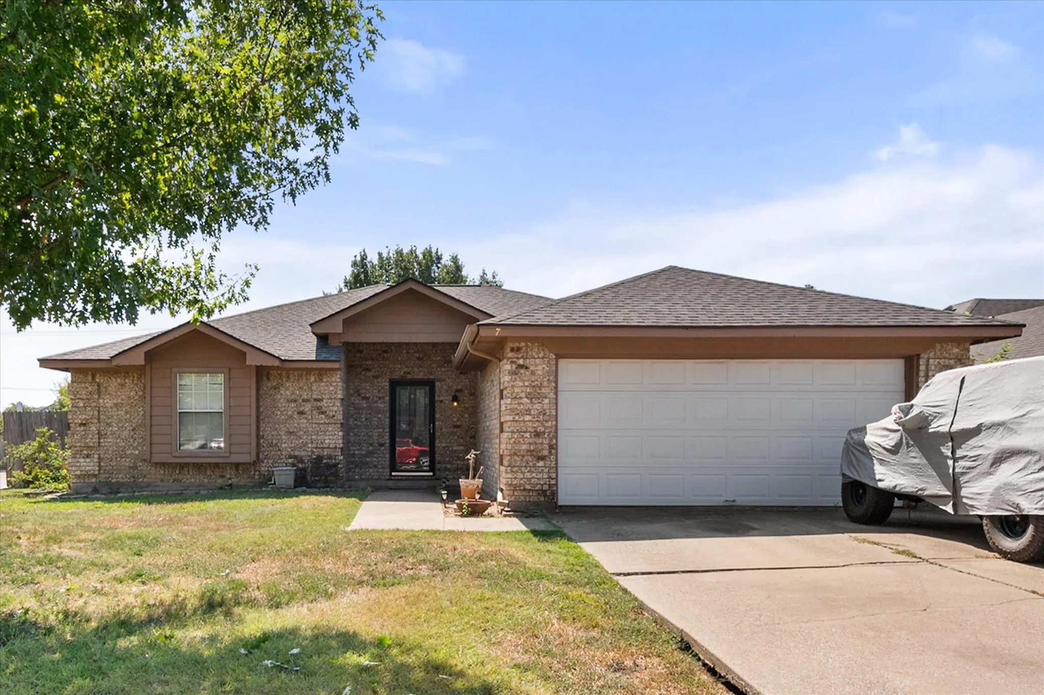 Single Family Residence For Sale in Tarrant County , 7 Mills Court, Mansfield, Texas 76063, 3 Bedroom, 2 Bathroom, 2 Garage spaces, 1,777 Sqft, built in 1989, mls#21389722, Real Estate Agent in Mansfield, Homes For Sale in Tarrant county, Homes For Sale in Mansfield, Realtor in Mansfield Texas, Real Estate Brokerage Independent Realty Texas, Luminita Cordes Realtor