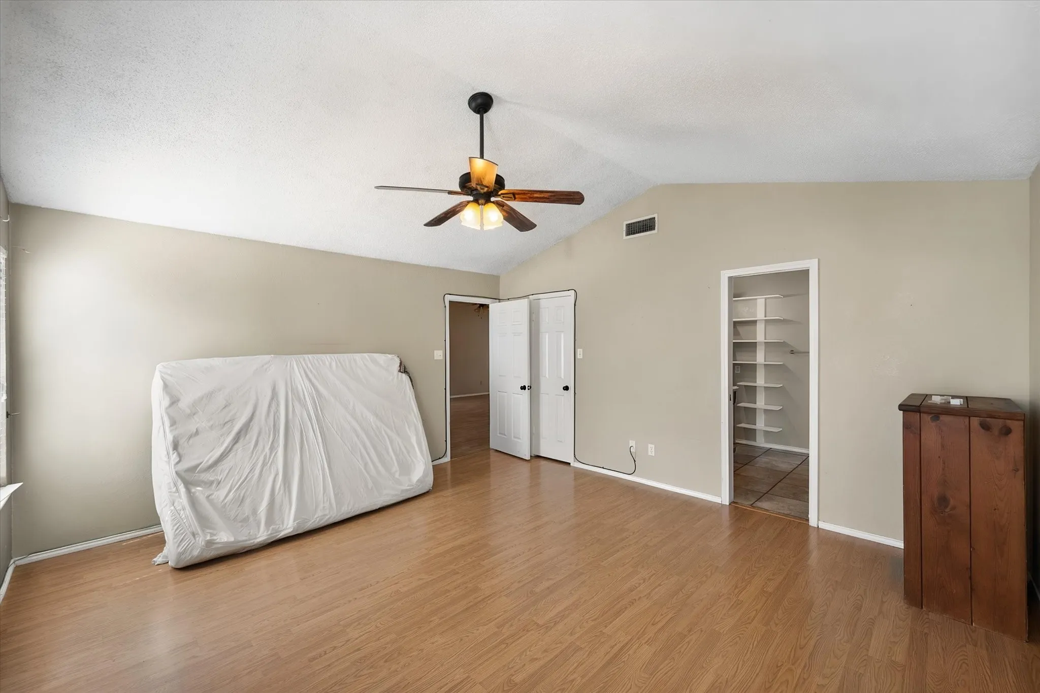 Single Family Residence For Sale in Tarrant County , 7 Mills Court, Mansfield, Texas 76063, 3 Bedroom, 2 Bathroom, 2 Garage spaces, 1,777 Sqft, built in 1989, mls#21389722, Real Estate Agent in Mansfield, Homes For Sale in Tarrant county, Homes For Sale in Mansfield, Realtor in Mansfield Texas, Real Estate Brokerage Independent Realty Texas, Luminita Cordes Realtor