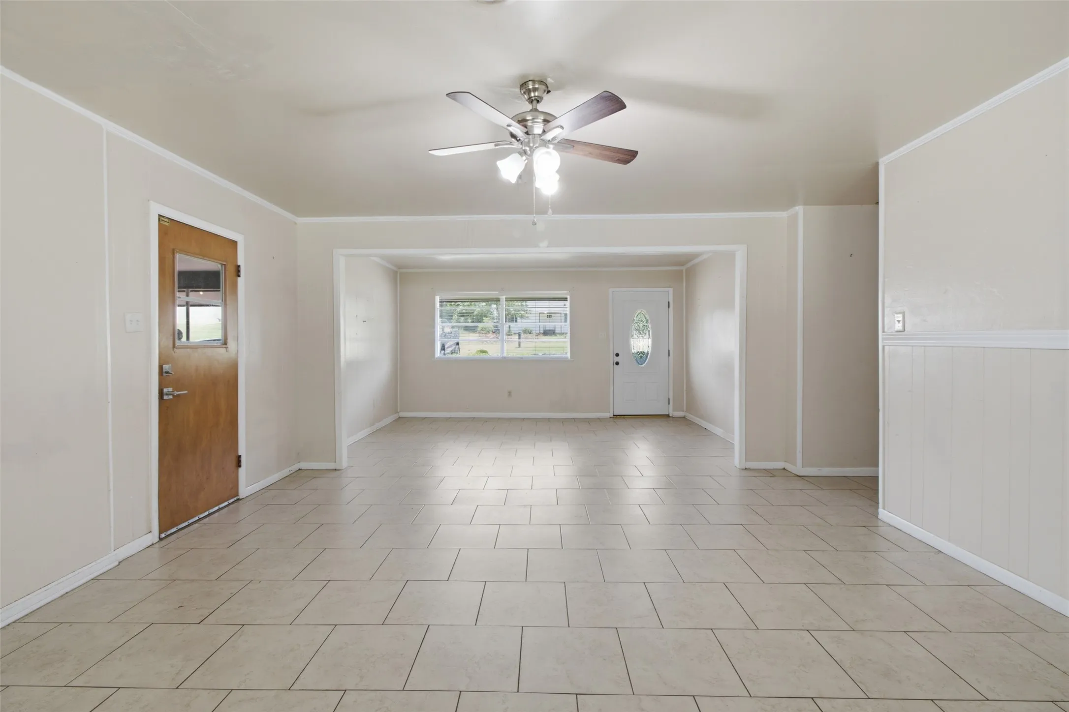 Single Family Residence For Rent in Gregg County , 801 Stewart Street, Longview, Texas 75604, 3 Bedroom, 2 Bathroom, Garage spaces, 1,447 Sqft, built in 1956, mls#21391347, Real Estate Agent in Longview, Homes For Rent in Gregg county, Homes For Rent in Longview, Realtor in Longview Texas, Real Estate Brokerage Independent Realty Texas, Luminita Cordes Realtor