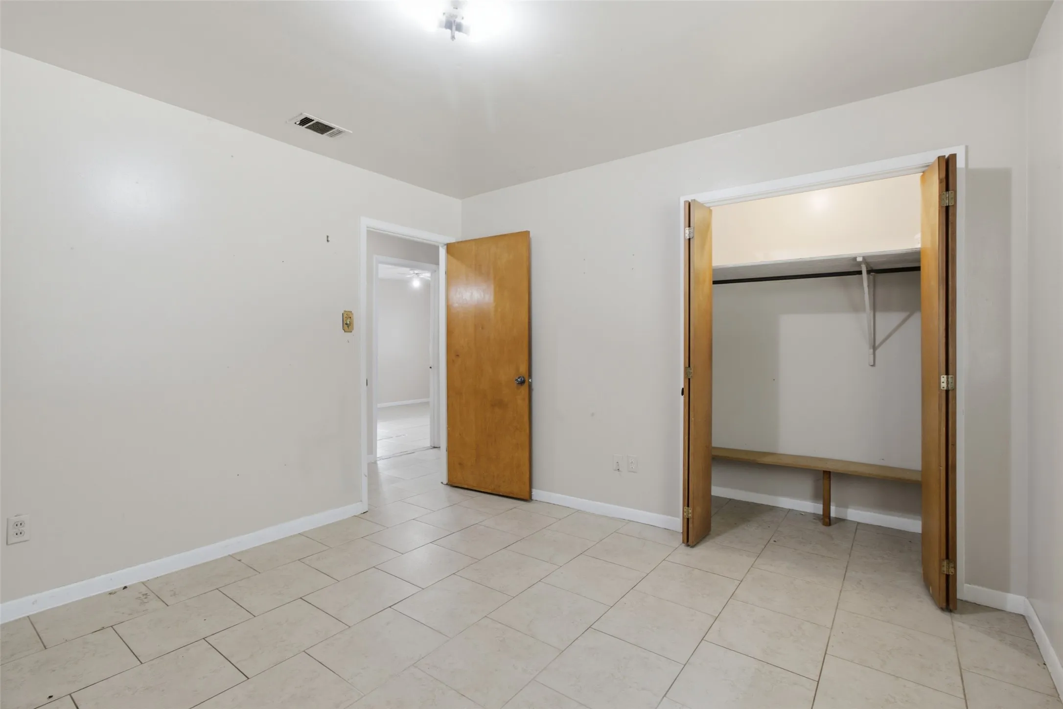 Neutral-toned tile flooring throughout