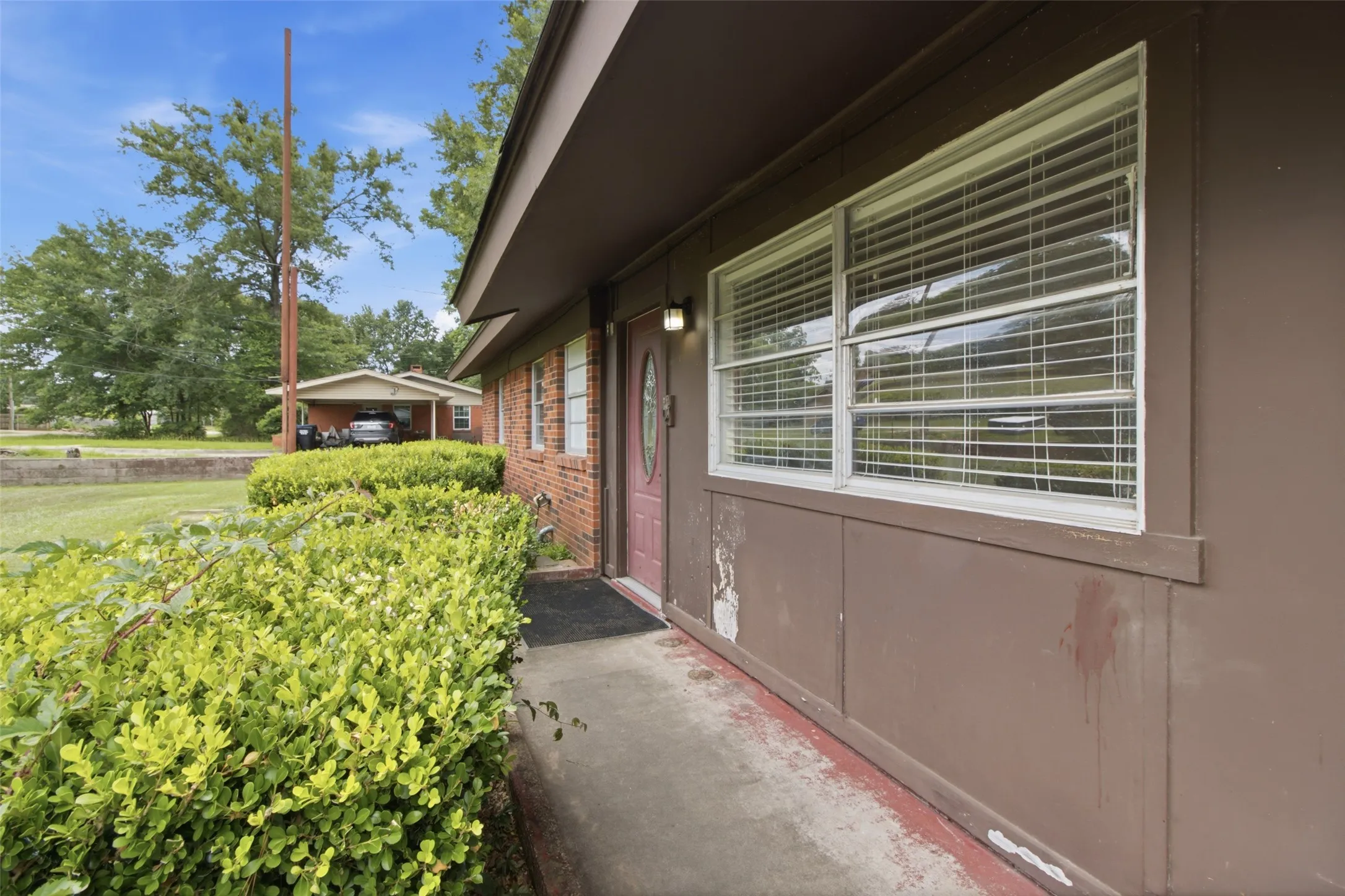 Single Family Residence For Rent in Gregg County , 801 Stewart Street, Longview, Texas 75604, 3 Bedroom, 2 Bathroom, Garage spaces, 1,447 Sqft, built in 1956, mls#21391347, Real Estate Agent in Longview, Homes For Rent in Gregg county, Homes For Rent in Longview, Realtor in Longview Texas, Real Estate Brokerage Independent Realty Texas, Luminita Cordes Realtor