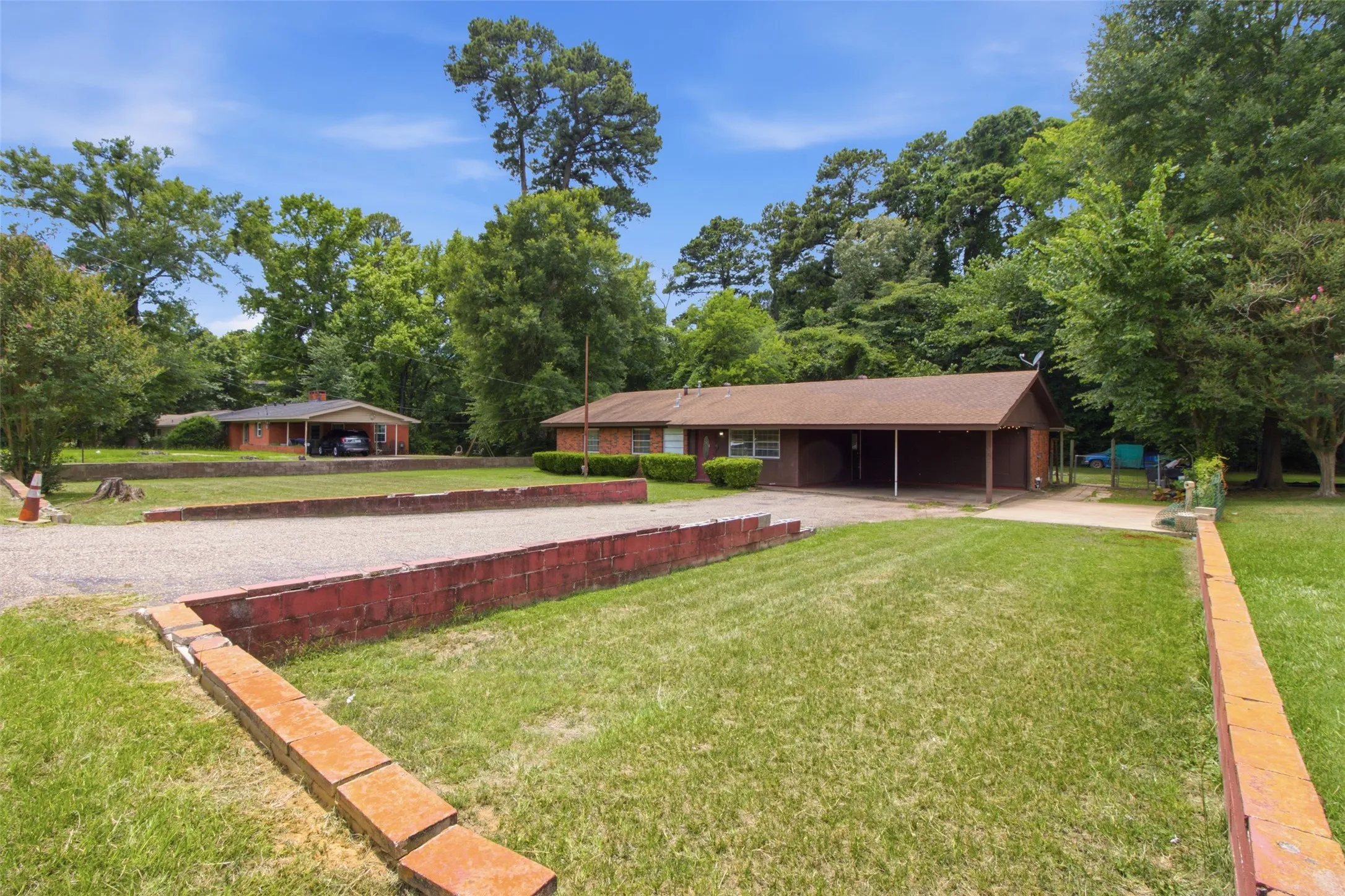 Single Family Residence For Rent in Gregg County , 801 Stewart Street, Longview, Texas 75604, 3 Bedroom, 2 Bathroom, Garage spaces, 1,447 Sqft, built in 1956, mls#21391347, Real Estate Agent in Longview, Homes For Rent in Gregg county, Homes For Rent in Longview, Realtor in Longview Texas, Real Estate Brokerage Independent Realty Texas, Luminita Cordes Realtor