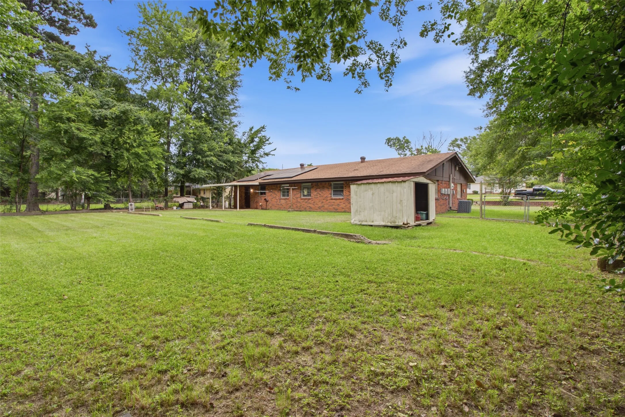 Single Family Residence For Rent in Gregg County , 801 Stewart Street, Longview, Texas 75604, 3 Bedroom, 2 Bathroom, Garage spaces, 1,447 Sqft, built in 1956, mls#21391347, Real Estate Agent in Longview, Homes For Rent in Gregg county, Homes For Rent in Longview, Realtor in Longview Texas, Real Estate Brokerage Independent Realty Texas, Luminita Cordes Realtor