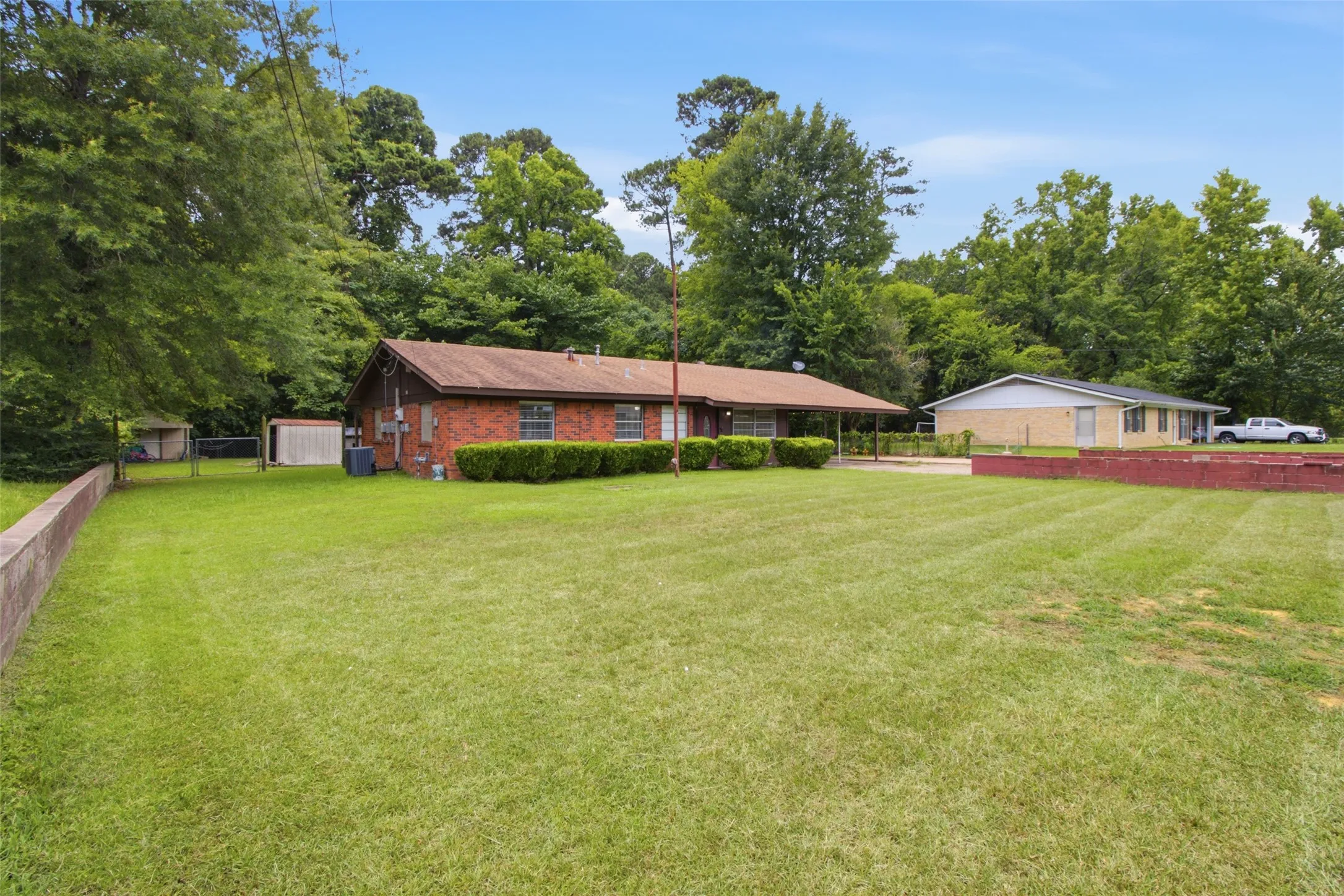 Single Family Residence For Rent in Gregg County , 801 Stewart Street, Longview, Texas 75604, 3 Bedroom, 2 Bathroom, Garage spaces, 1,447 Sqft, built in 1956, mls#21391347, Real Estate Agent in Longview, Homes For Rent in Gregg county, Homes For Rent in Longview, Realtor in Longview Texas, Real Estate Brokerage Independent Realty Texas, Luminita Cordes Realtor