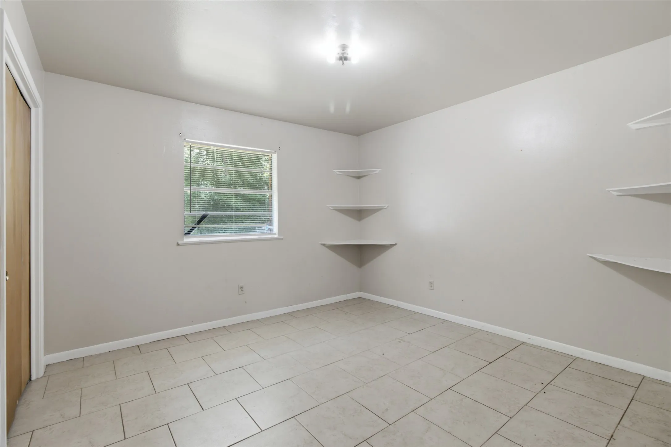 Single Family Residence For Rent in Gregg County , 801 Stewart Street, Longview, Texas 75604, 3 Bedroom, 2 Bathroom, Garage spaces, 1,447 Sqft, built in 1956, mls#21391347, Real Estate Agent in Longview, Homes For Rent in Gregg county, Homes For Rent in Longview, Realtor in Longview Texas, Real Estate Brokerage Independent Realty Texas, Luminita Cordes Realtor