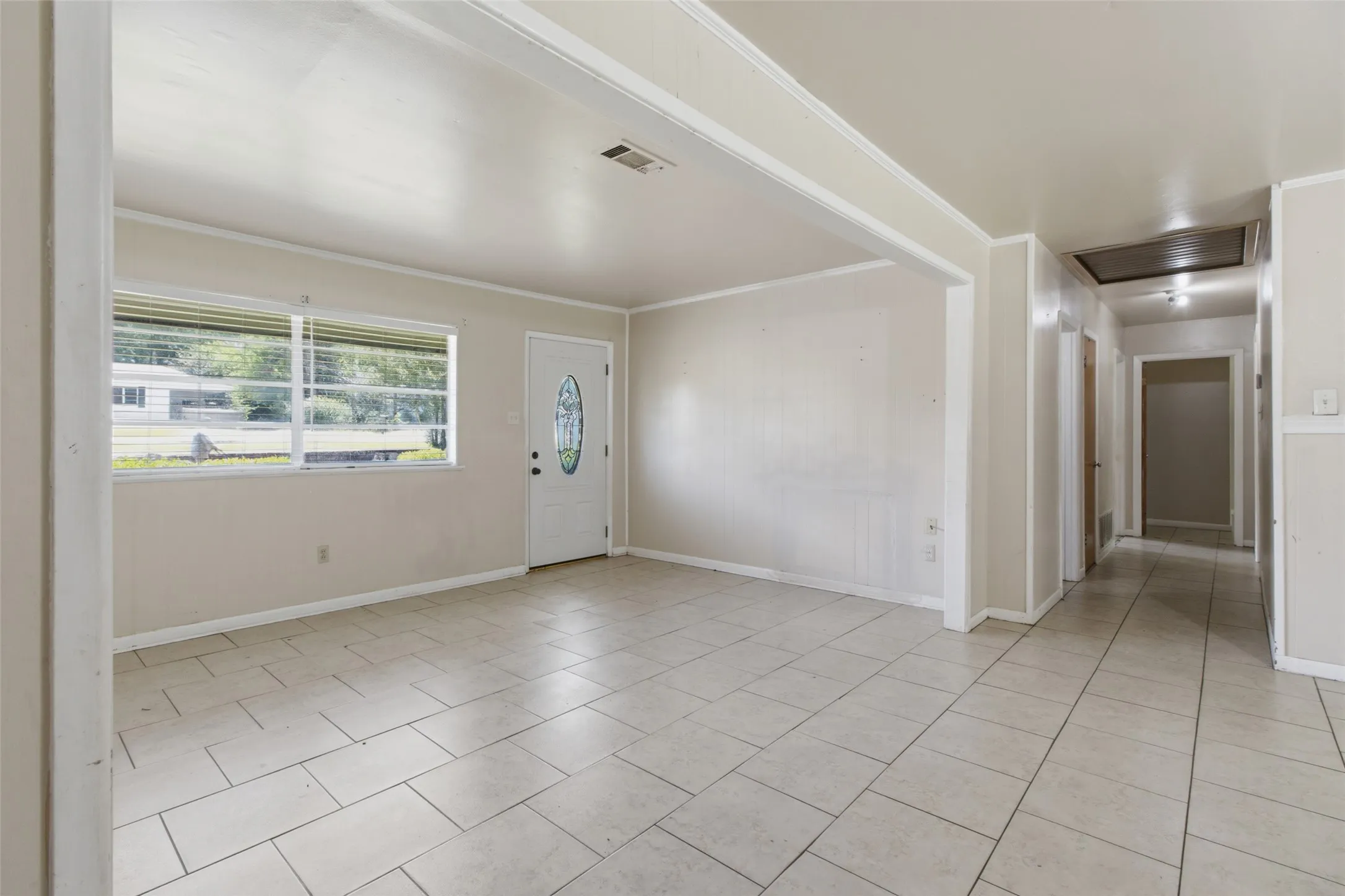 Single Family Residence For Rent in Gregg County , 801 Stewart Street, Longview, Texas 75604, 3 Bedroom, 2 Bathroom, Garage spaces, 1,447 Sqft, built in 1956, mls#21391347, Real Estate Agent in Longview, Homes For Rent in Gregg county, Homes For Rent in Longview, Realtor in Longview Texas, Real Estate Brokerage Independent Realty Texas, Luminita Cordes Realtor