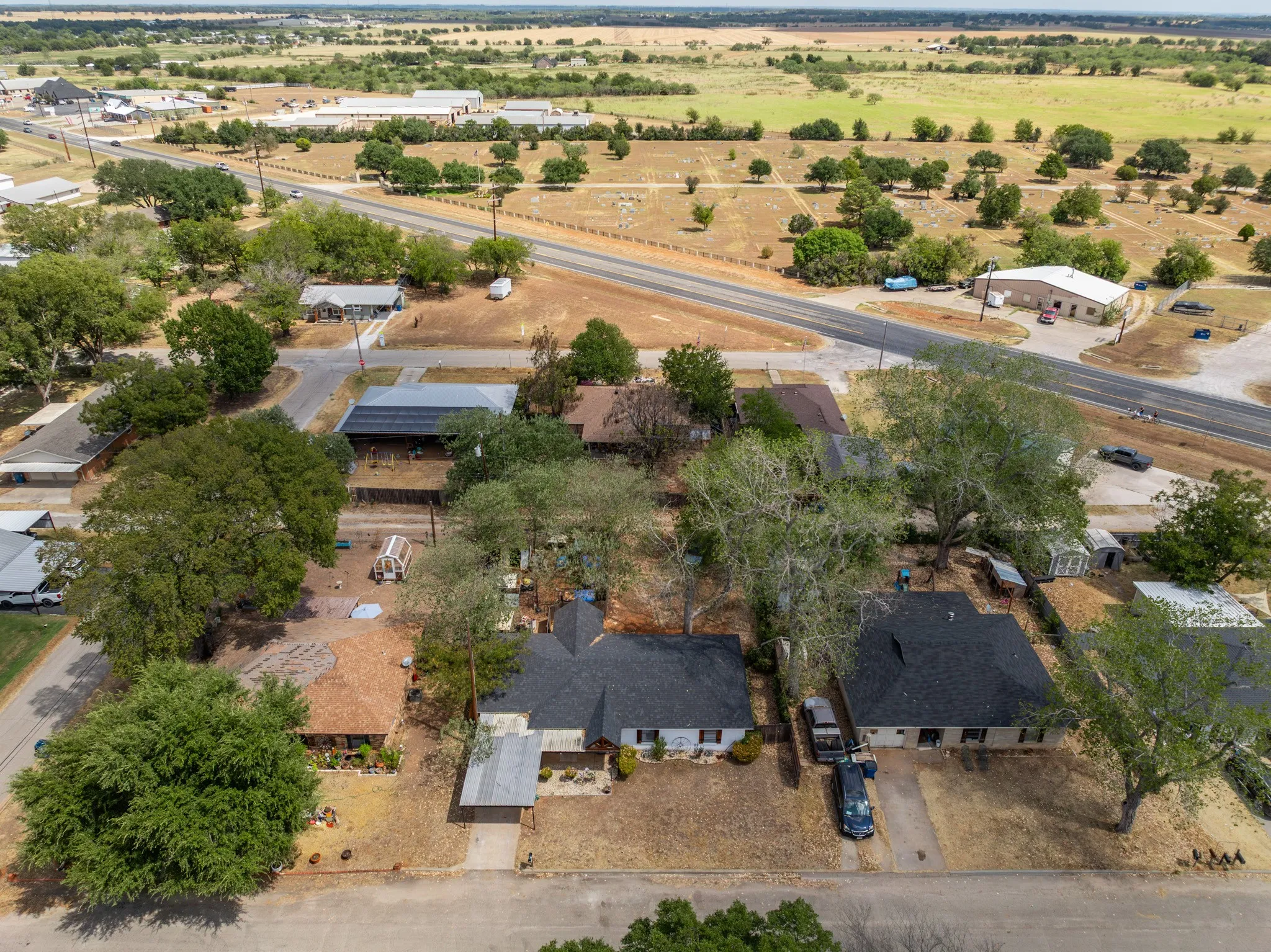 Single Family Residence For Sale in Hill County , 603 S Brazos Street, Whitney, Texas 76692, 4 Bedroom, 2 Bathroom, Garage spaces, 1,488 Sqft, built in 0, mls#21391267, Real Estate Agent in Whitney, Homes For Sale in Hill county, Homes For Sale in Whitney, Realtor in Whitney Texas, Real Estate Brokerage Independent Realty Texas, Luminita Cordes Realtor
