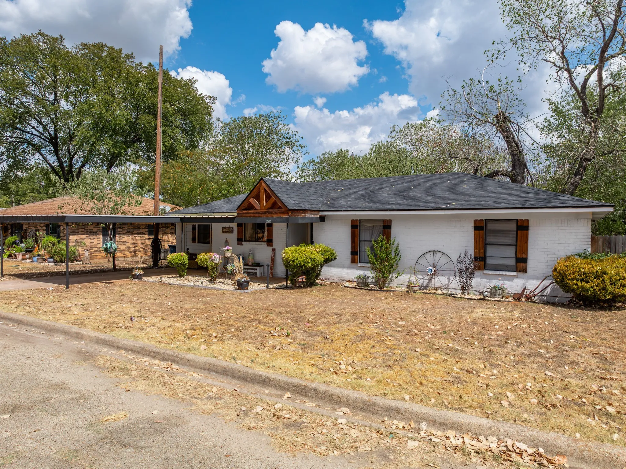 Single Family Residence For Sale in Hill County , 603 S Brazos Street, Whitney, Texas 76692, 4 Bedroom, 2 Bathroom, Garage spaces, 1,488 Sqft, built in 0, mls#21391267, Real Estate Agent in Whitney, Homes For Sale in Hill county, Homes For Sale in Whitney, Realtor in Whitney Texas, Real Estate Brokerage Independent Realty Texas, Luminita Cordes Realtor