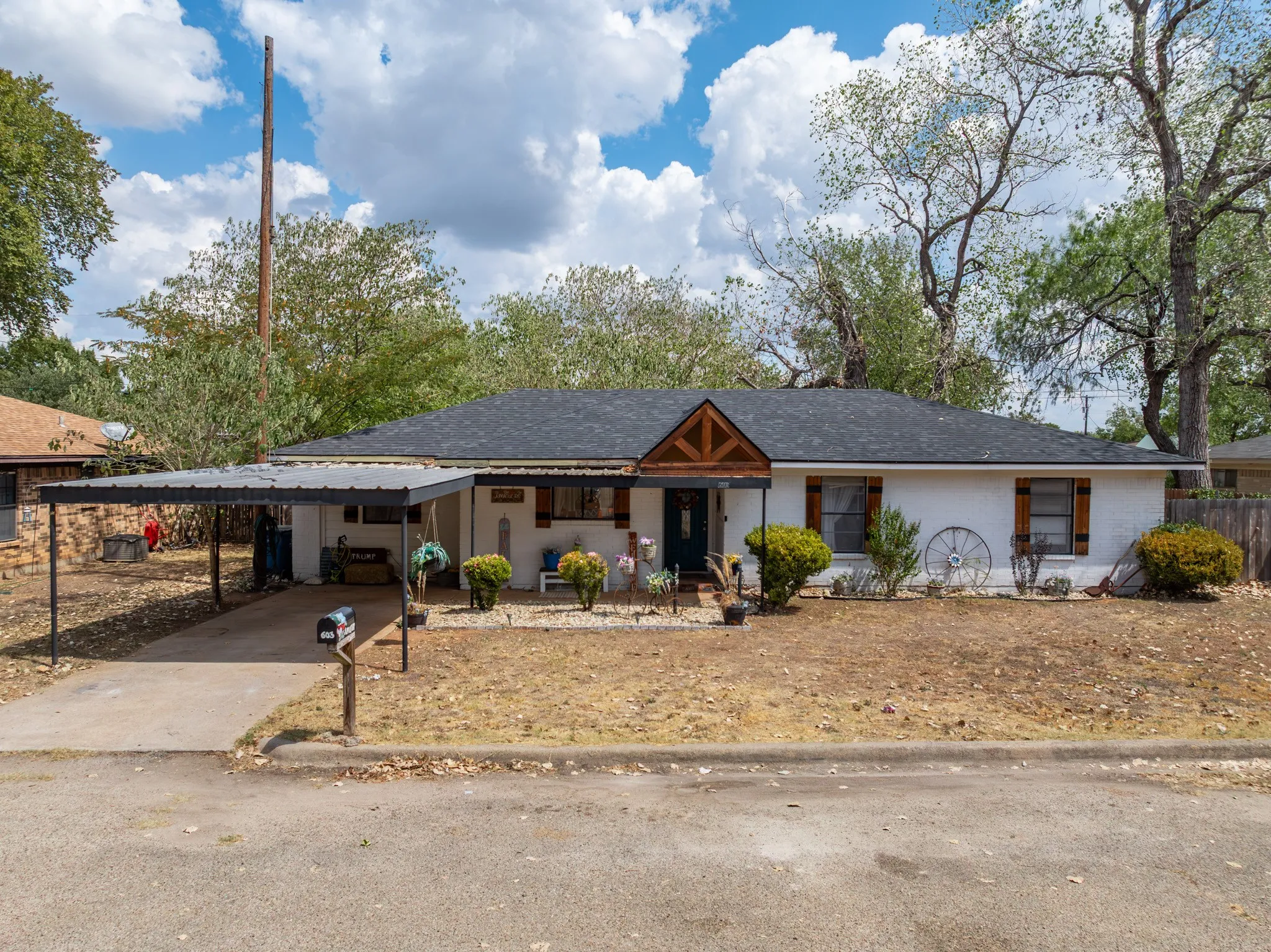 Single Family Residence For Sale in Hill County , 603 S Brazos Street, Whitney, Texas 76692, 4 Bedroom, 2 Bathroom, Garage spaces, 1,488 Sqft, built in 0, mls#21391267, Real Estate Agent in Whitney, Homes For Sale in Hill county, Homes For Sale in Whitney, Realtor in Whitney Texas, Real Estate Brokerage Independent Realty Texas, Luminita Cordes Realtor