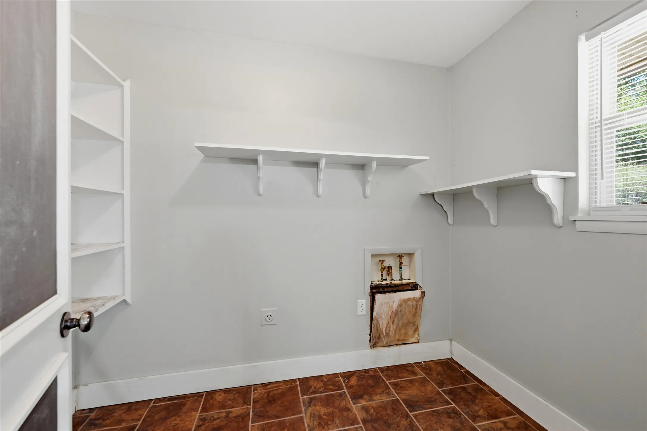 Single Family Residence For Sale in Grayson County , 1303 Lafayette Drive, Denison, Texas 75020, 3 Bedroom, 2 Bathroom, 2 Garage spaces, 1,352 Sqft, built in 1960, mls#21391354, Real Estate Agent in Denison, Homes For Sale in Grayson county, Homes For Sale in Denison, Realtor in Denison Texas, Real Estate Brokerage Independent Realty Texas, Luminita Cordes Realtor