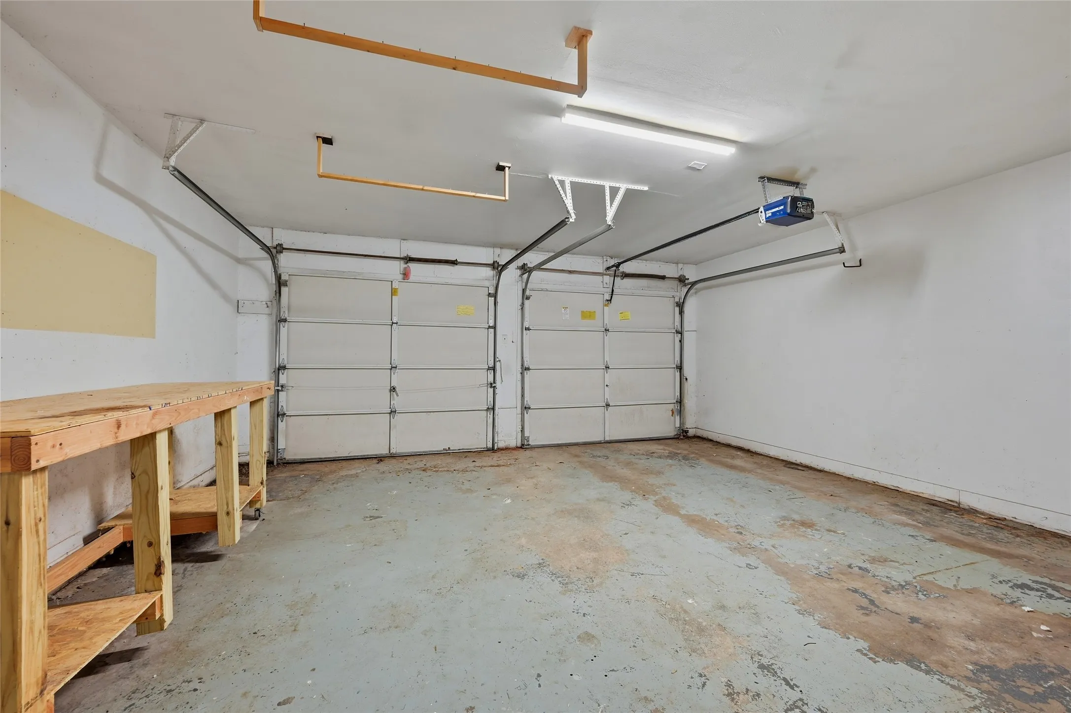 Single Family Residence For Sale in Grayson County , 1303 Lafayette Drive, Denison, Texas 75020, 3 Bedroom, 2 Bathroom, 2 Garage spaces, 1,352 Sqft, built in 1960, mls#21391354, Real Estate Agent in Denison, Homes For Sale in Grayson county, Homes For Sale in Denison, Realtor in Denison Texas, Real Estate Brokerage Independent Realty Texas, Luminita Cordes Realtor