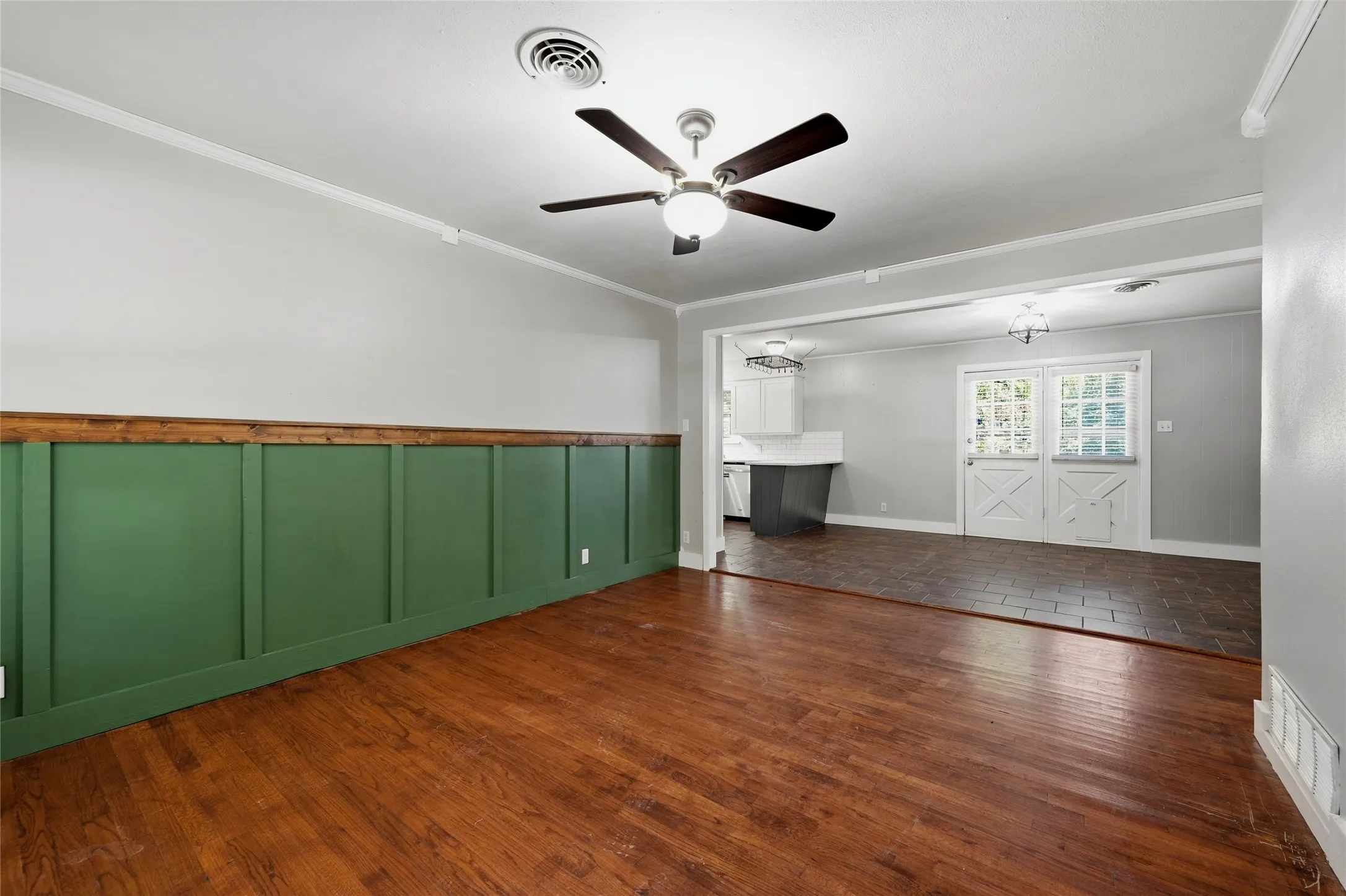 Single Family Residence For Sale in Grayson County , 1303 Lafayette Drive, Denison, Texas 75020, 3 Bedroom, 2 Bathroom, 2 Garage spaces, 1,352 Sqft, built in 1960, mls#21391354, Real Estate Agent in Denison, Homes For Sale in Grayson county, Homes For Sale in Denison, Realtor in Denison Texas, Real Estate Brokerage Independent Realty Texas, Luminita Cordes Realtor