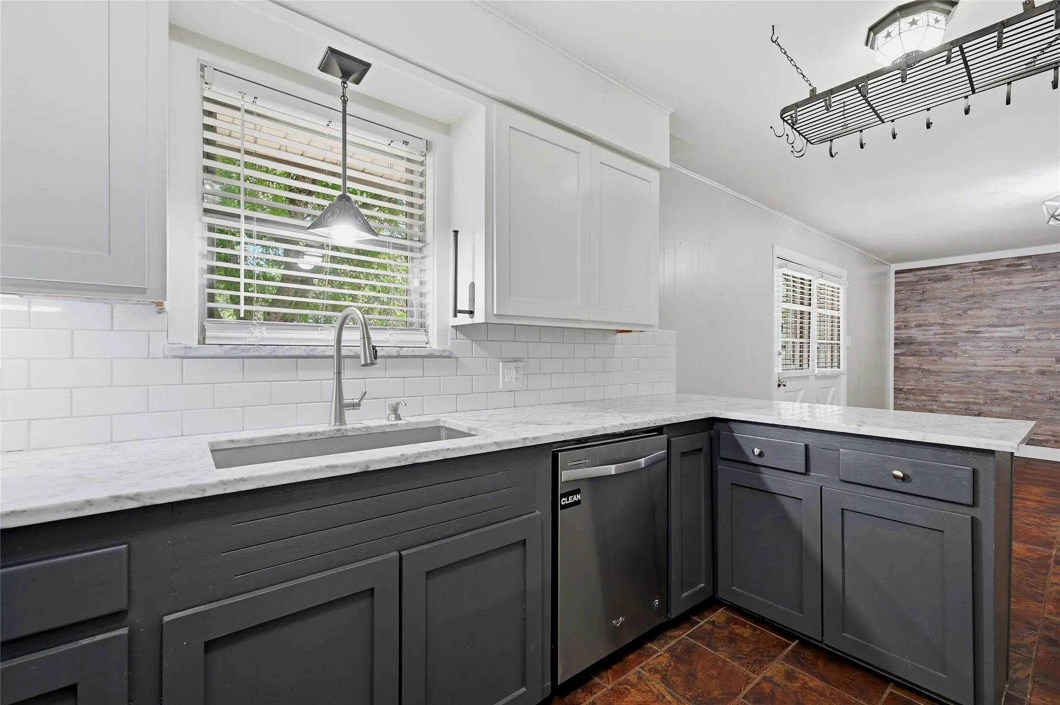 Single Family Residence For Sale in Grayson County , 1303 Lafayette Drive, Denison, Texas 75020, 3 Bedroom, 2 Bathroom, 2 Garage spaces, 1,352 Sqft, built in 1960, mls#21391354, Real Estate Agent in Denison, Homes For Sale in Grayson county, Homes For Sale in Denison, Realtor in Denison Texas, Real Estate Brokerage Independent Realty Texas, Luminita Cordes Realtor