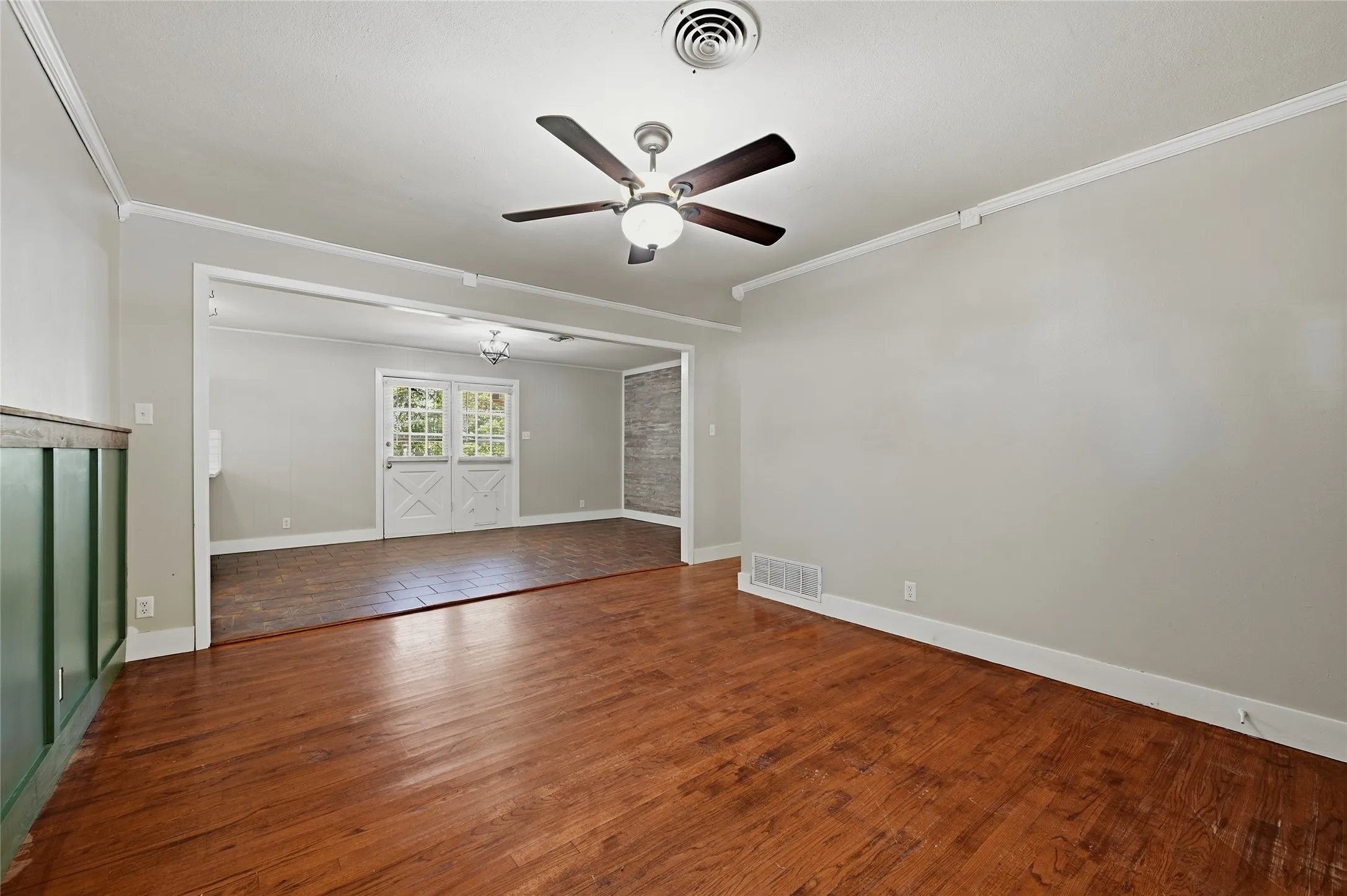 Single Family Residence For Sale in Grayson County , 1303 Lafayette Drive, Denison, Texas 75020, 3 Bedroom, 2 Bathroom, 2 Garage spaces, 1,352 Sqft, built in 1960, mls#21391354, Real Estate Agent in Denison, Homes For Sale in Grayson county, Homes For Sale in Denison, Realtor in Denison Texas, Real Estate Brokerage Independent Realty Texas, Luminita Cordes Realtor