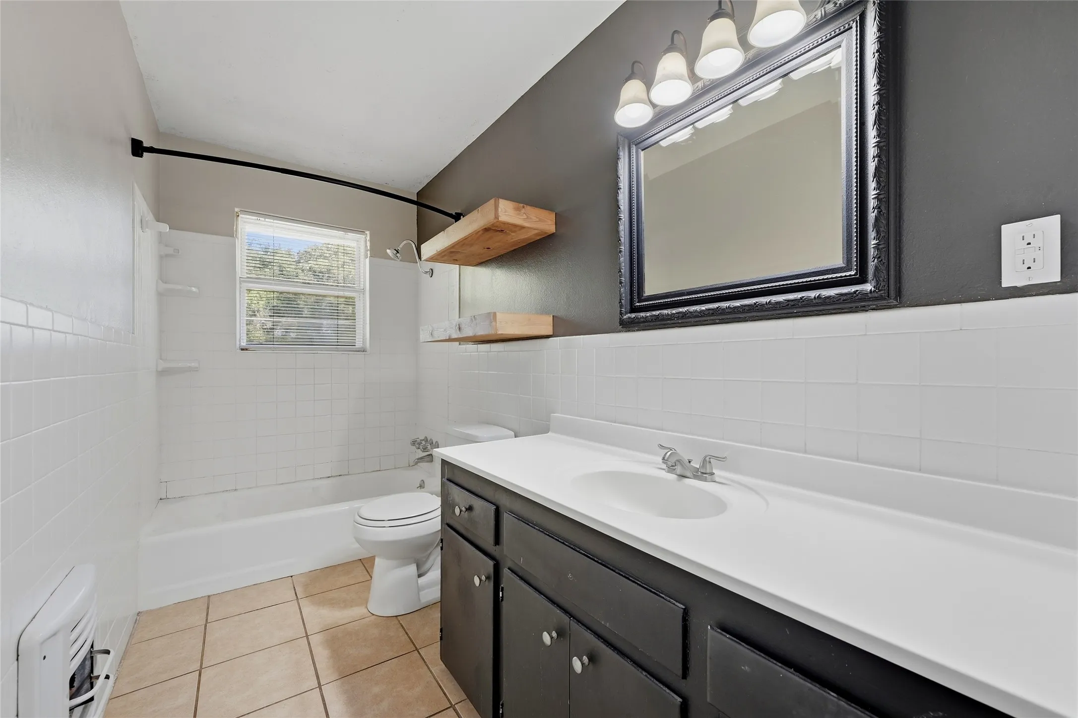 Single Family Residence For Sale in Grayson County , 1303 Lafayette Drive, Denison, Texas 75020, 3 Bedroom, 2 Bathroom, 2 Garage spaces, 1,352 Sqft, built in 1960, mls#21391354, Real Estate Agent in Denison, Homes For Sale in Grayson county, Homes For Sale in Denison, Realtor in Denison Texas, Real Estate Brokerage Independent Realty Texas, Luminita Cordes Realtor
