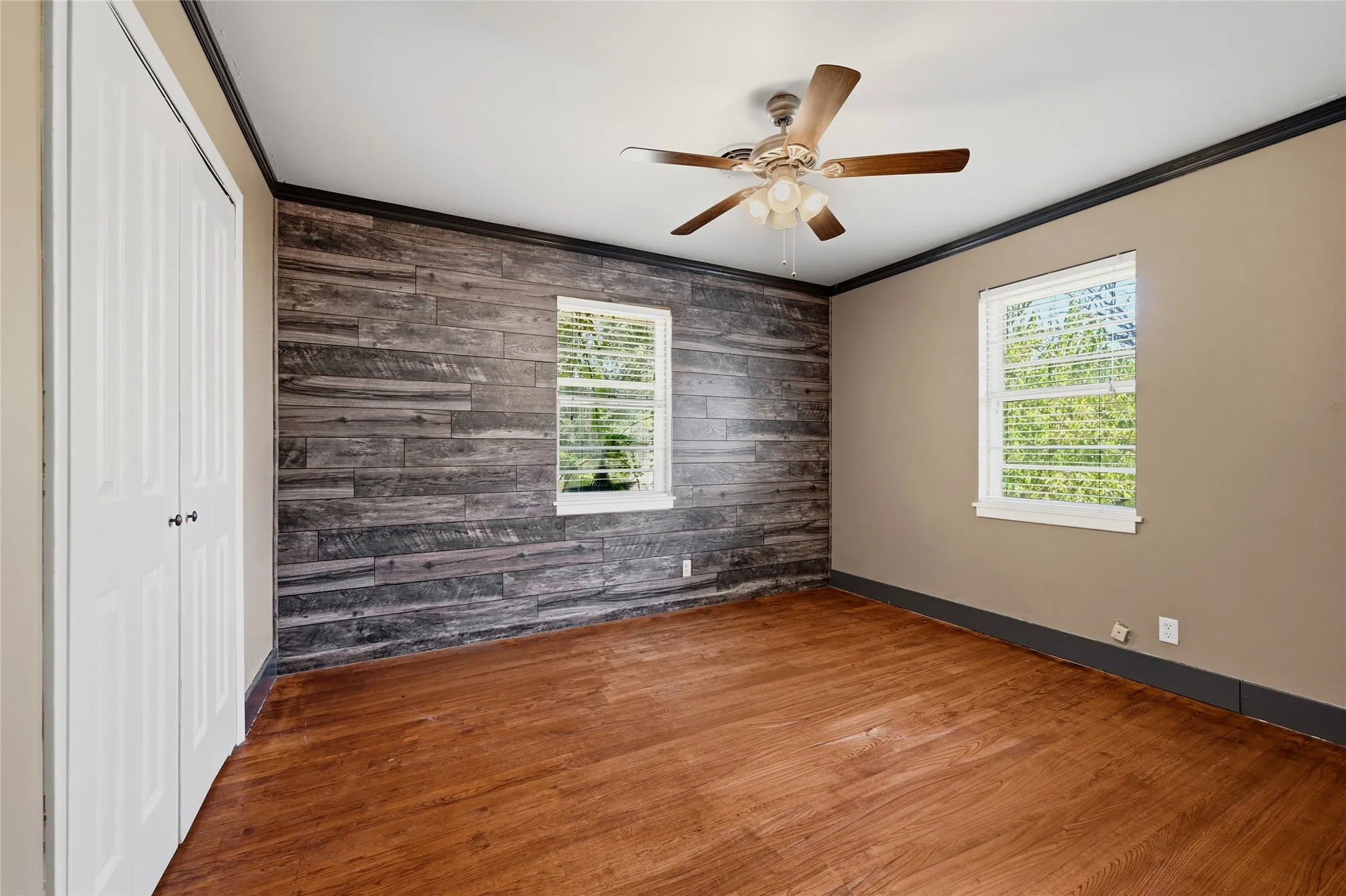 Single Family Residence For Sale in Grayson County , 1303 Lafayette Drive, Denison, Texas 75020, 3 Bedroom, 2 Bathroom, 2 Garage spaces, 1,352 Sqft, built in 1960, mls#21391354, Real Estate Agent in Denison, Homes For Sale in Grayson county, Homes For Sale in Denison, Realtor in Denison Texas, Real Estate Brokerage Independent Realty Texas, Luminita Cordes Realtor