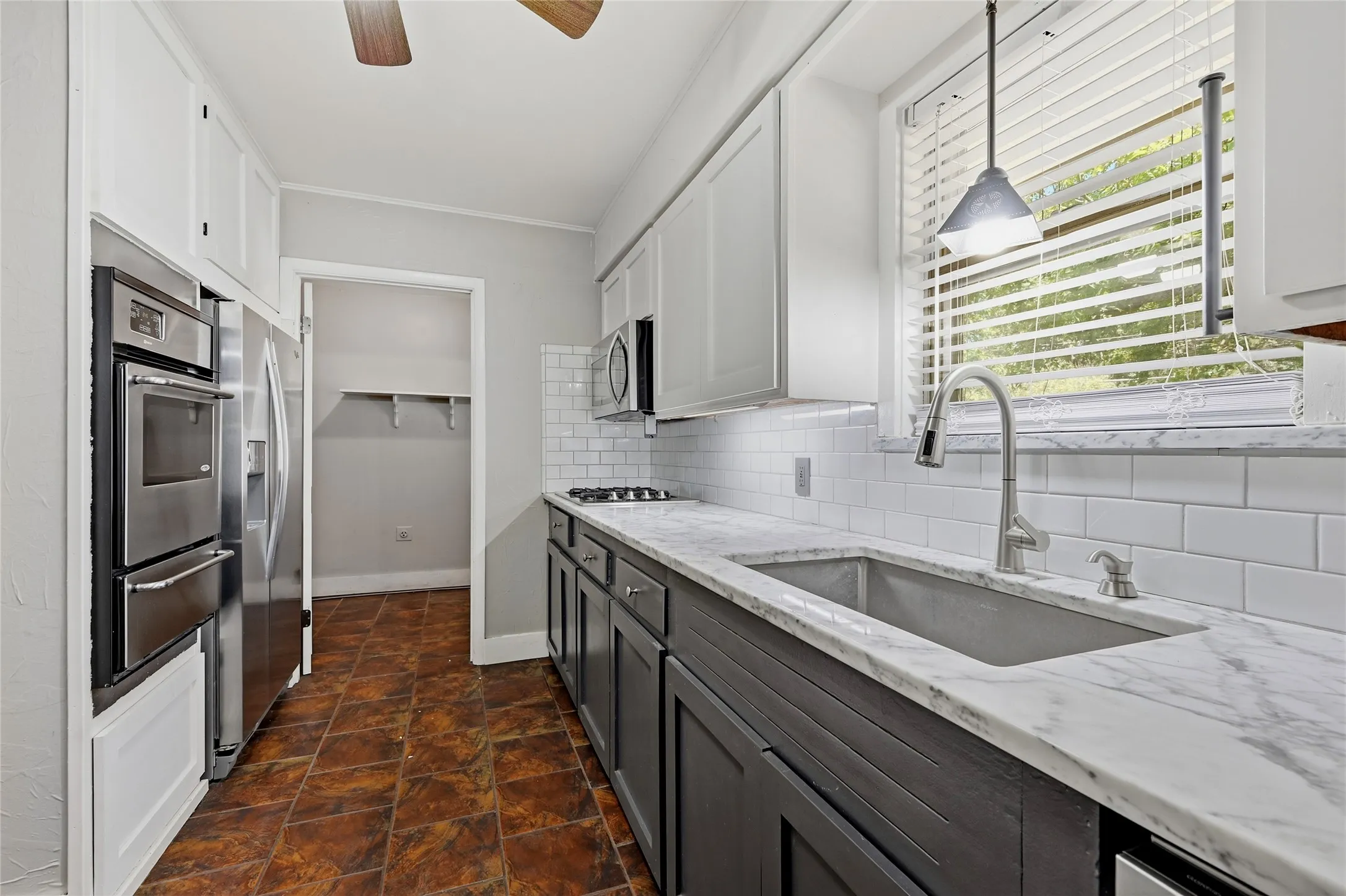 Single Family Residence For Sale in Grayson County , 1303 Lafayette Drive, Denison, Texas 75020, 3 Bedroom, 2 Bathroom, 2 Garage spaces, 1,352 Sqft, built in 1960, mls#21391354, Real Estate Agent in Denison, Homes For Sale in Grayson county, Homes For Sale in Denison, Realtor in Denison Texas, Real Estate Brokerage Independent Realty Texas, Luminita Cordes Realtor