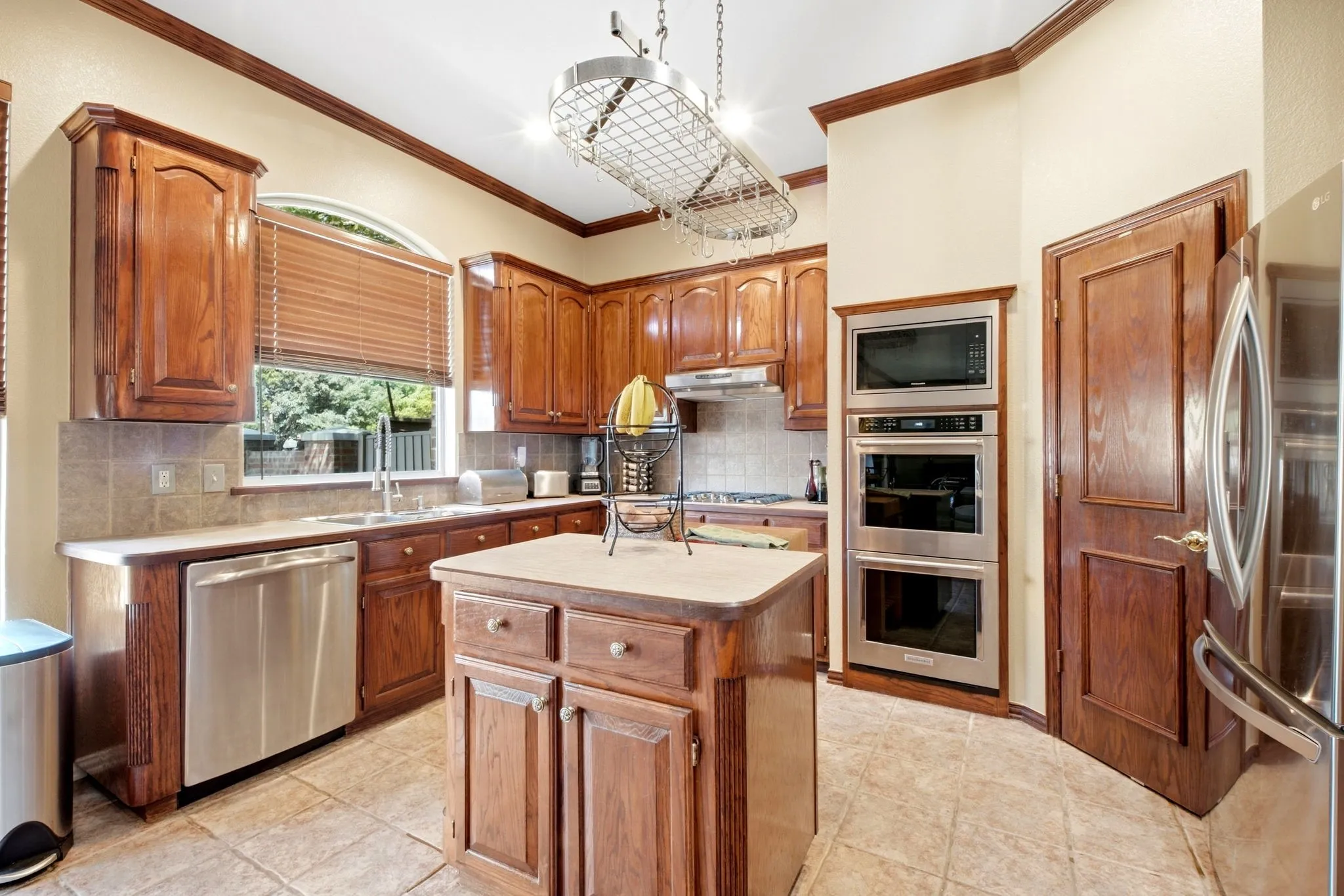 Single Family Residence For Sale in Denton County , 2805 Prestonwood Drive, Plano, Texas 75093, 3 Bedroom, 3 Bathroom, 2 Garage spaces, 3,689 Sqft, built in 1998, mls#21390491, Real Estate Agent in Plano, Homes For Sale in Denton county, Homes For Sale in Plano, Realtor in Plano Texas, Real Estate Brokerage Independent Realty Texas, Luminita Cordes Realtor