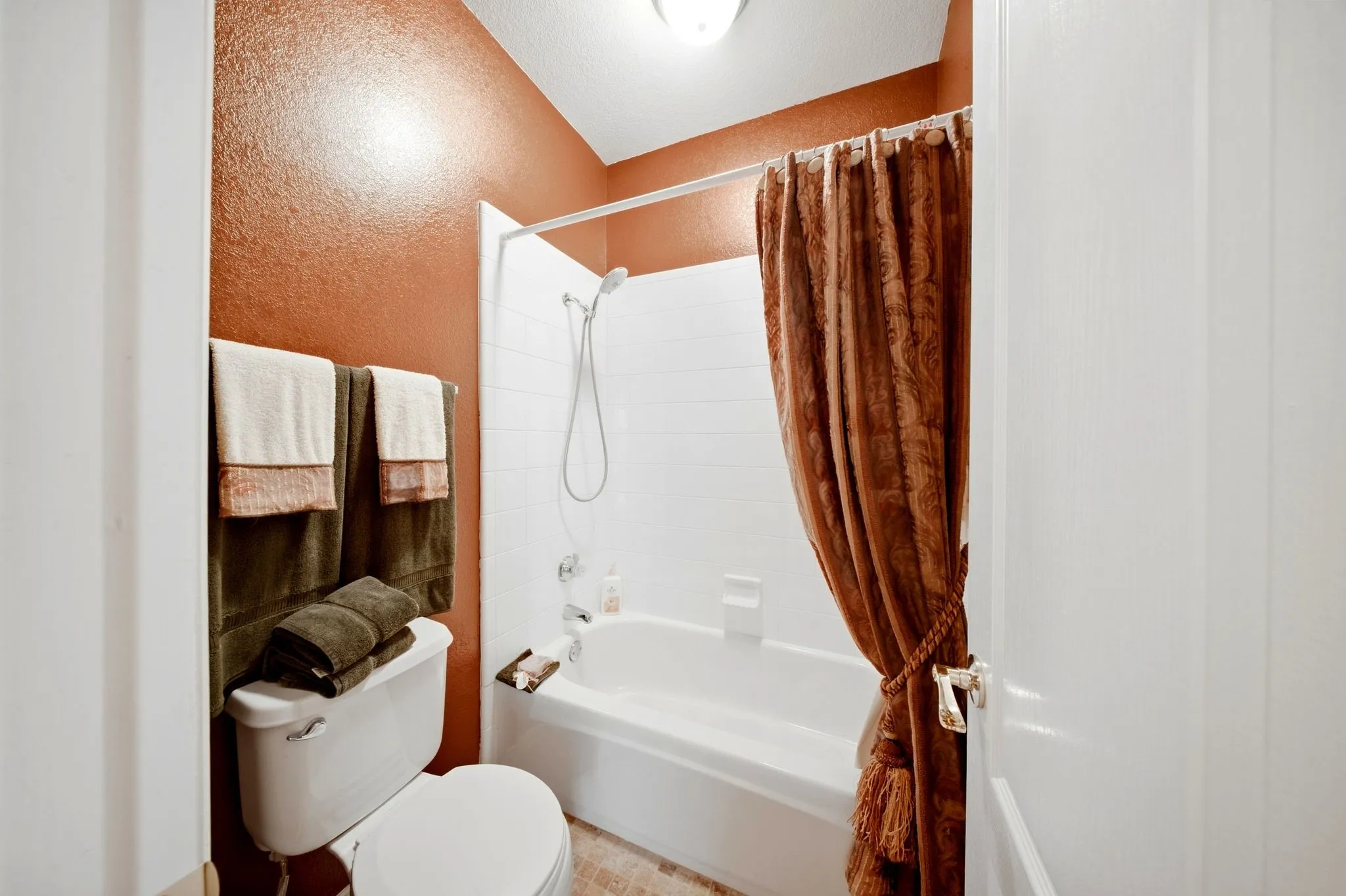 Single Family Residence For Sale in Denton County , 2805 Prestonwood Drive, Plano, Texas 75093, 3 Bedroom, 3 Bathroom, 2 Garage spaces, 3,689 Sqft, built in 1998, mls#21390491, Real Estate Agent in Plano, Homes For Sale in Denton county, Homes For Sale in Plano, Realtor in Plano Texas, Real Estate Brokerage Independent Realty Texas, Luminita Cordes Realtor