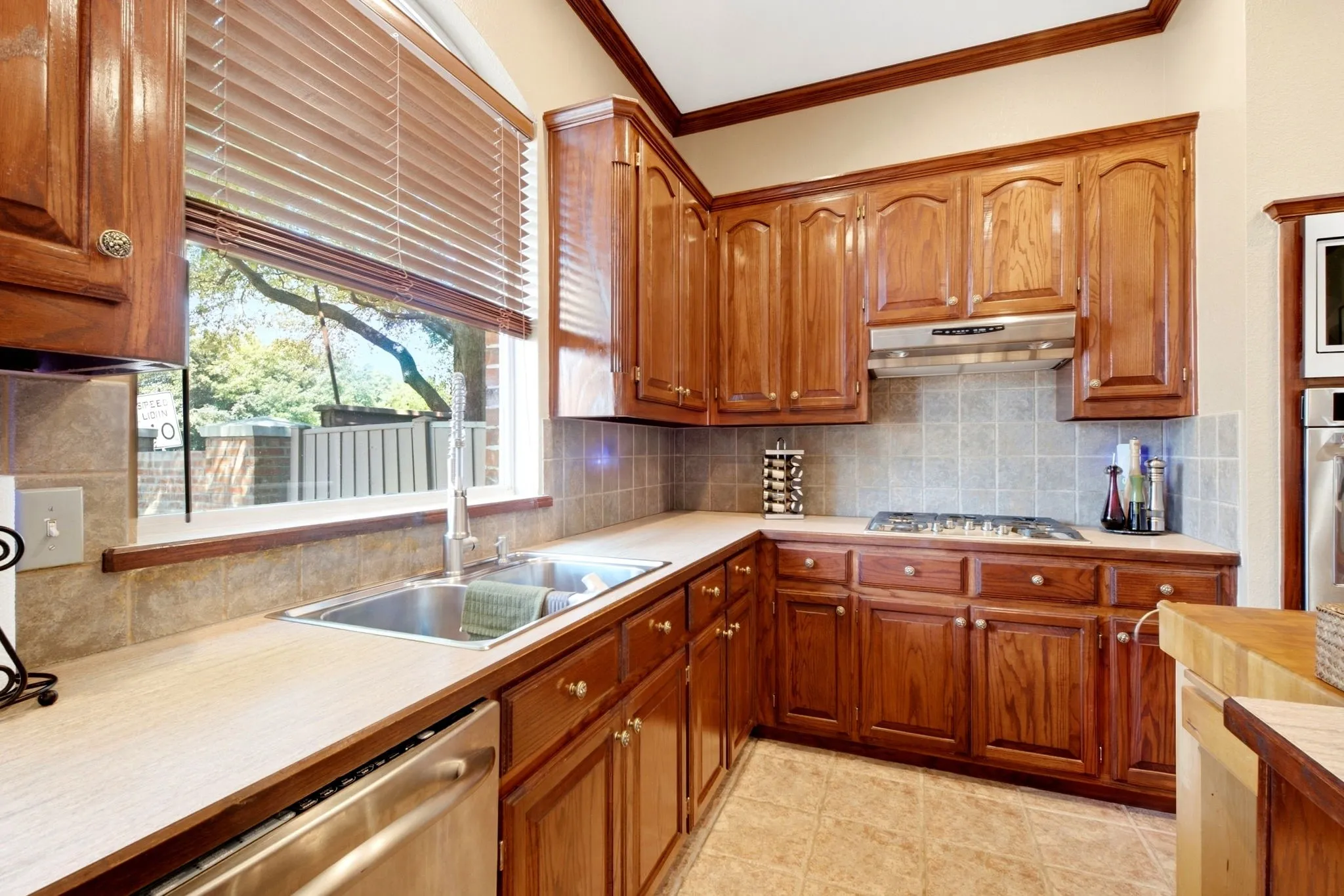 Single Family Residence For Sale in Denton County , 2805 Prestonwood Drive, Plano, Texas 75093, 3 Bedroom, 3 Bathroom, 2 Garage spaces, 3,689 Sqft, built in 1998, mls#21390491, Real Estate Agent in Plano, Homes For Sale in Denton county, Homes For Sale in Plano, Realtor in Plano Texas, Real Estate Brokerage Independent Realty Texas, Luminita Cordes Realtor